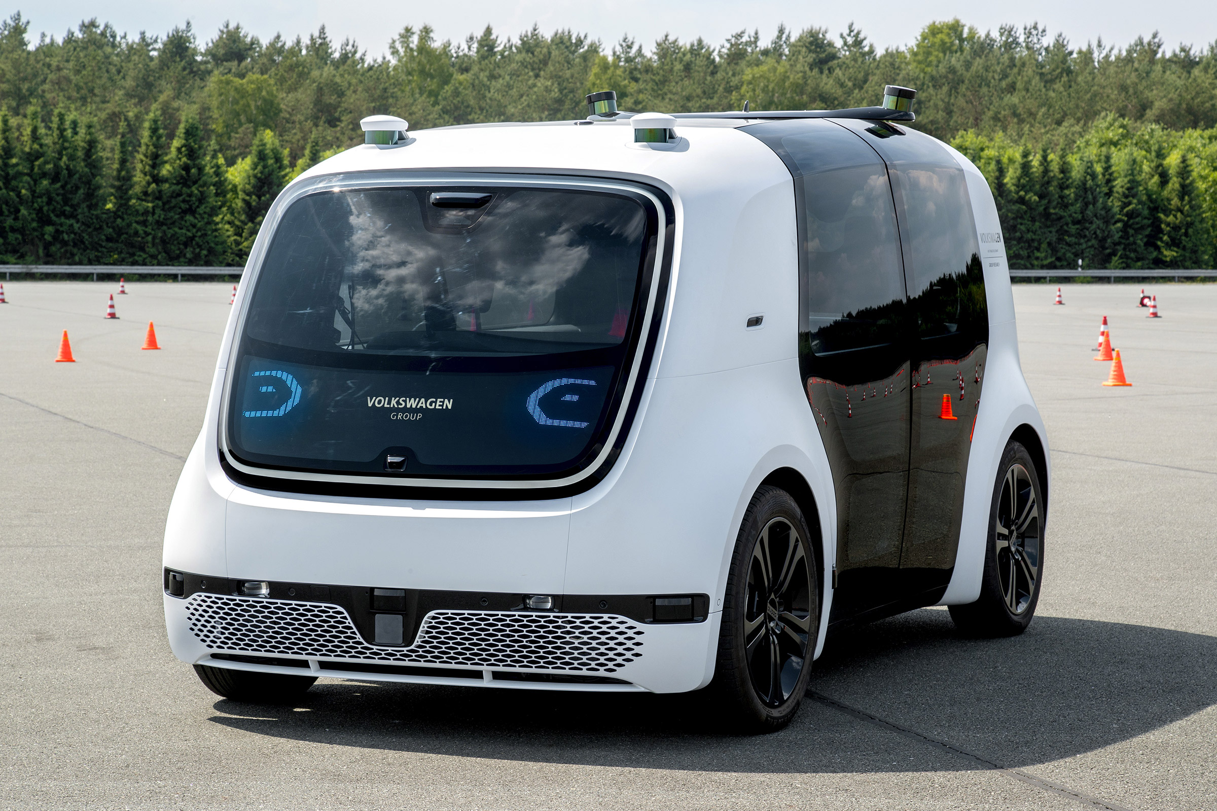 Volkswagen Sedric - front static
