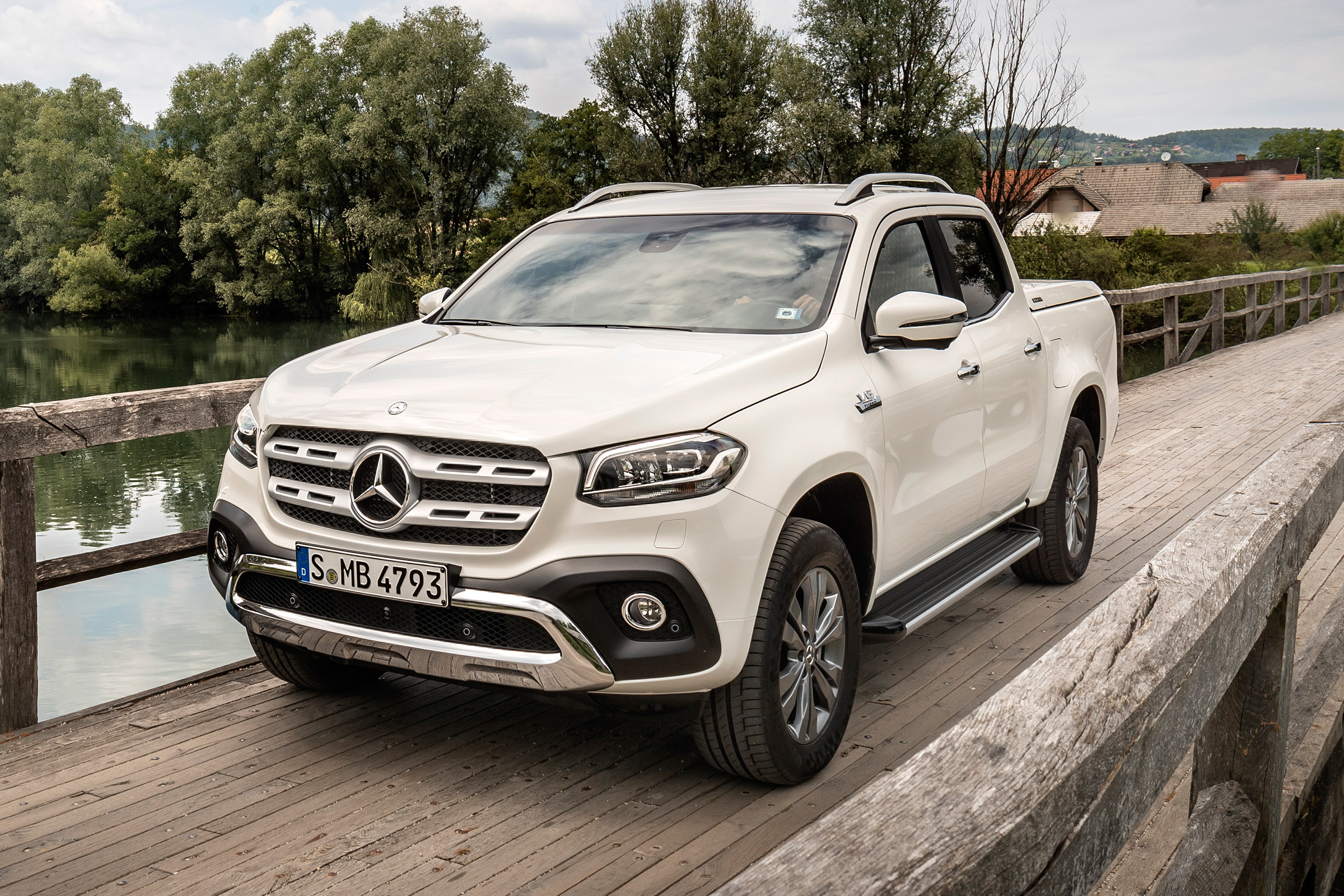 Mercedes X-Class - front