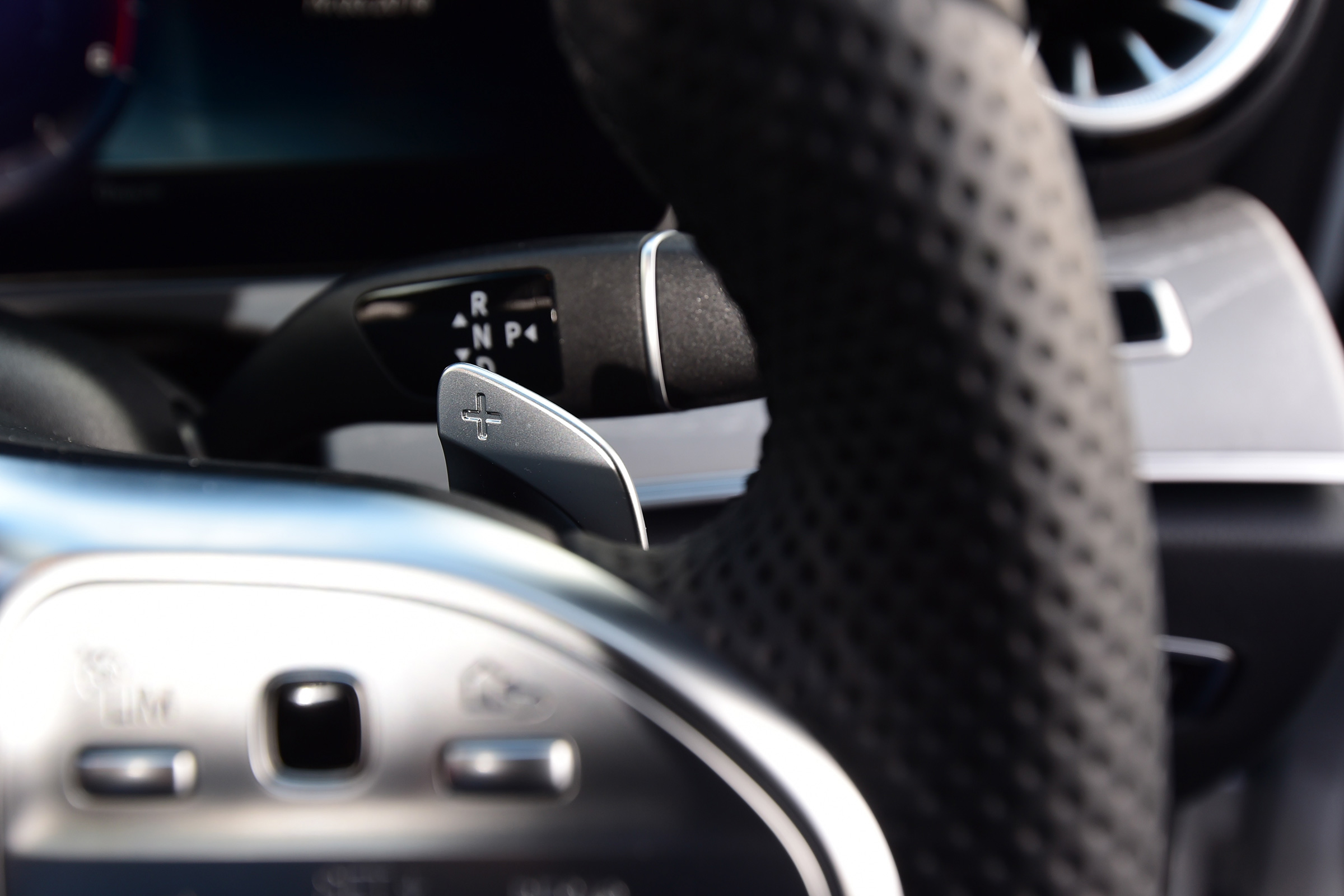 Mercedes CLS steering wheel controls