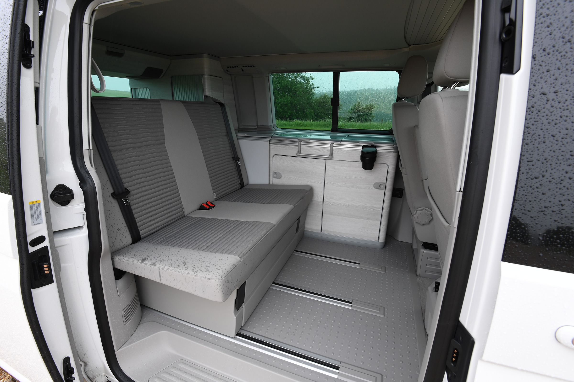 Volkswagen California Edition - back seats