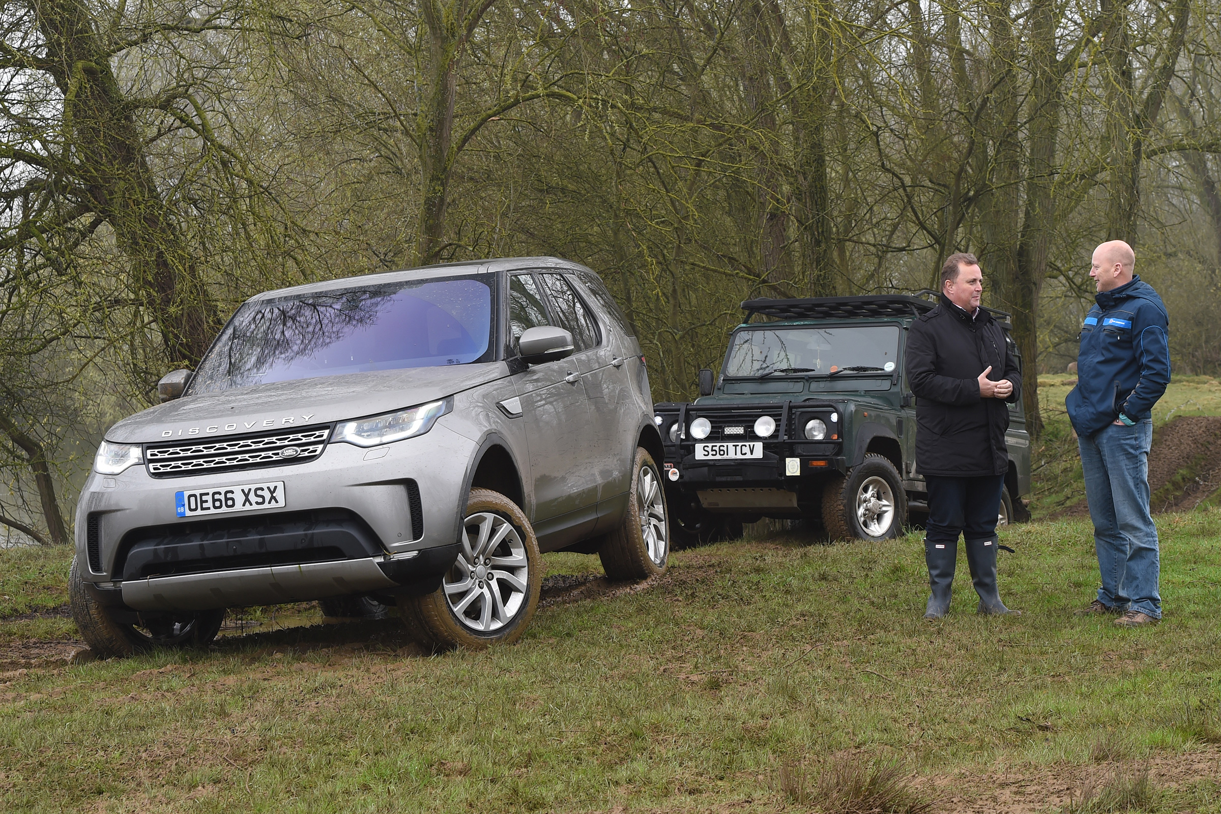 Land Rover Discovery HSE Luxury - front