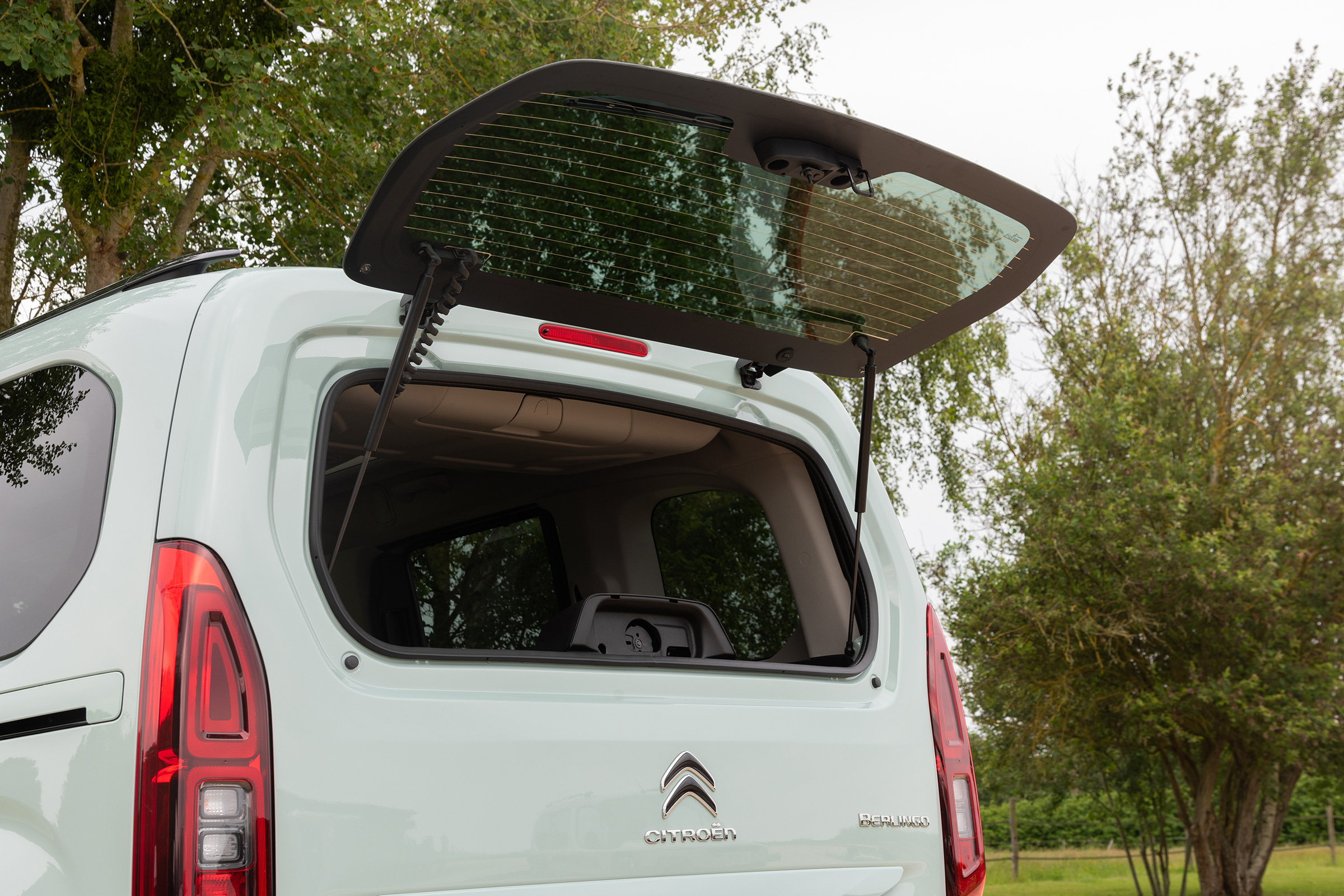Citroen Berlingo - back window