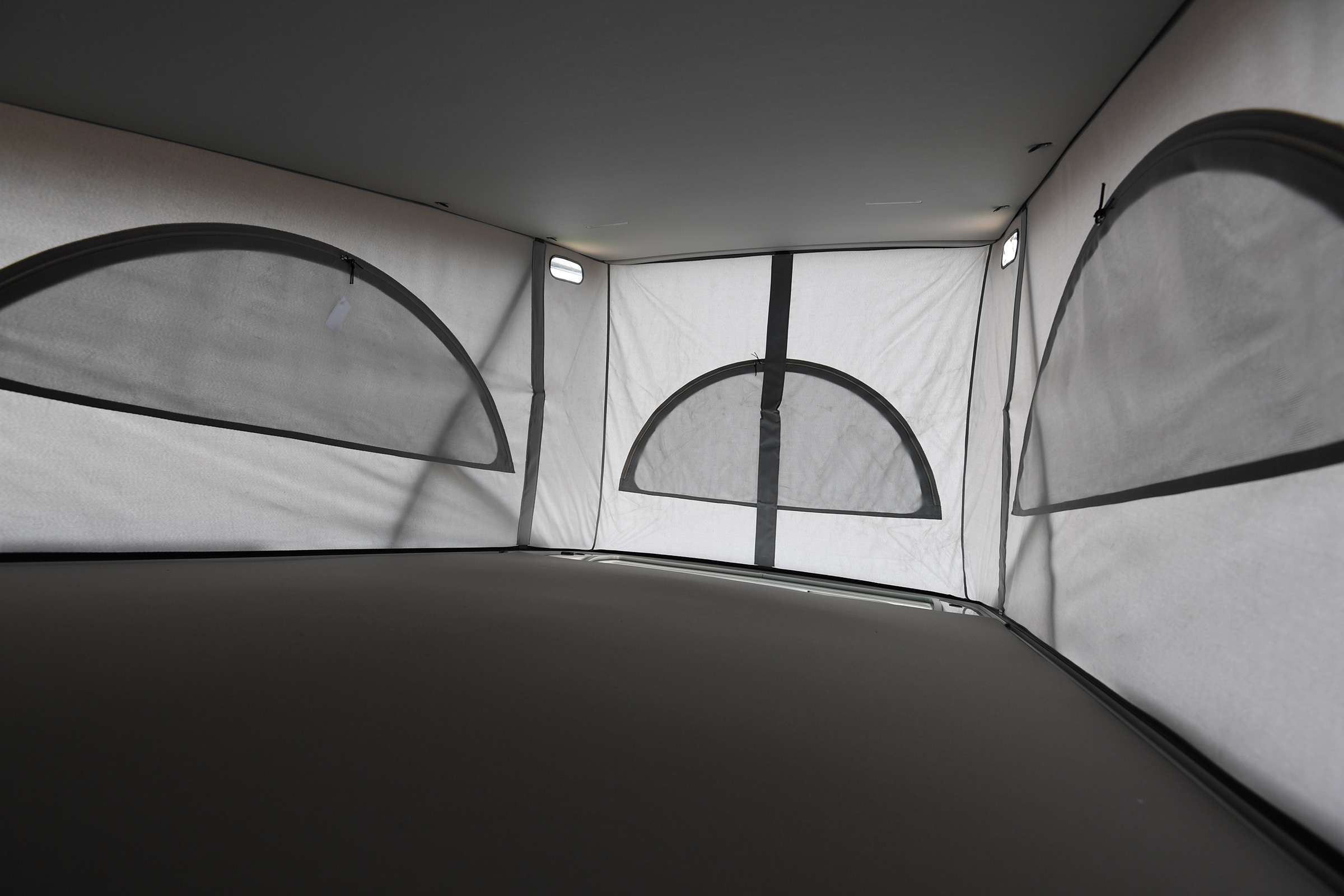 Volkswagen California Edition - roof tent