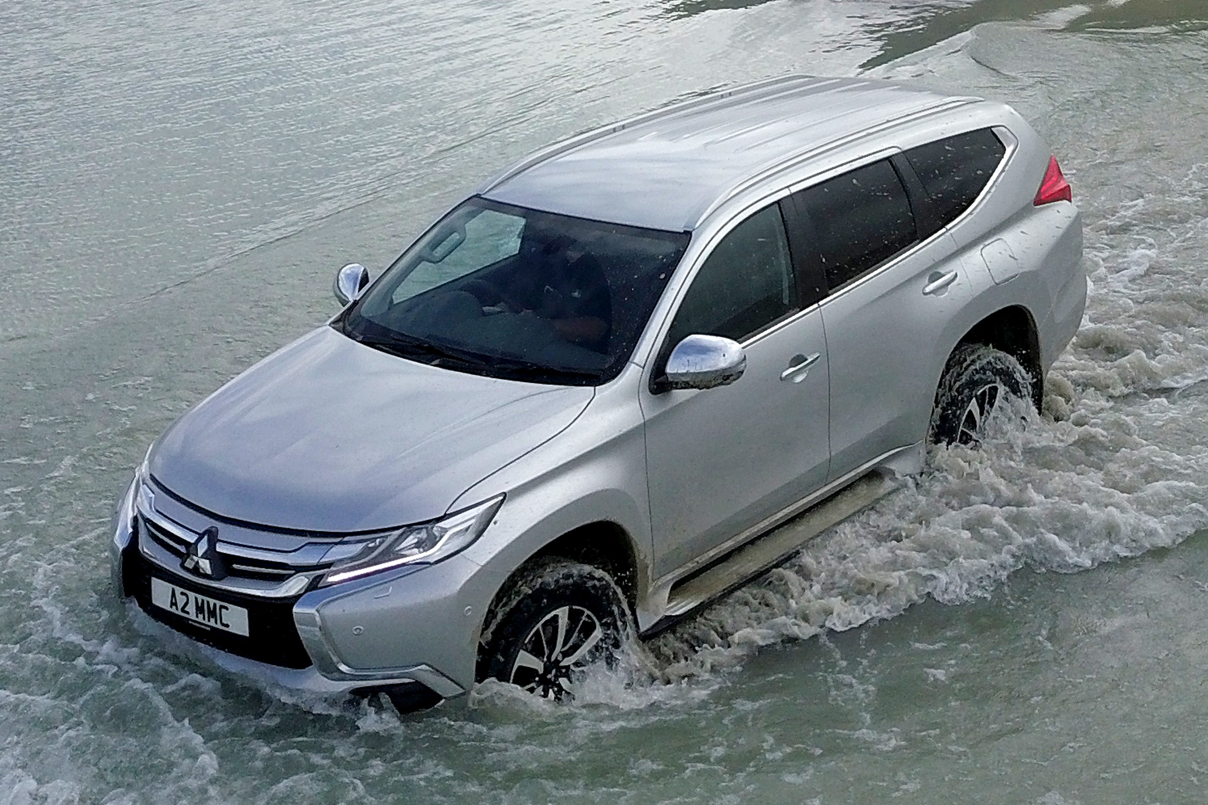 Mitsubishi Shogun Sport water driving