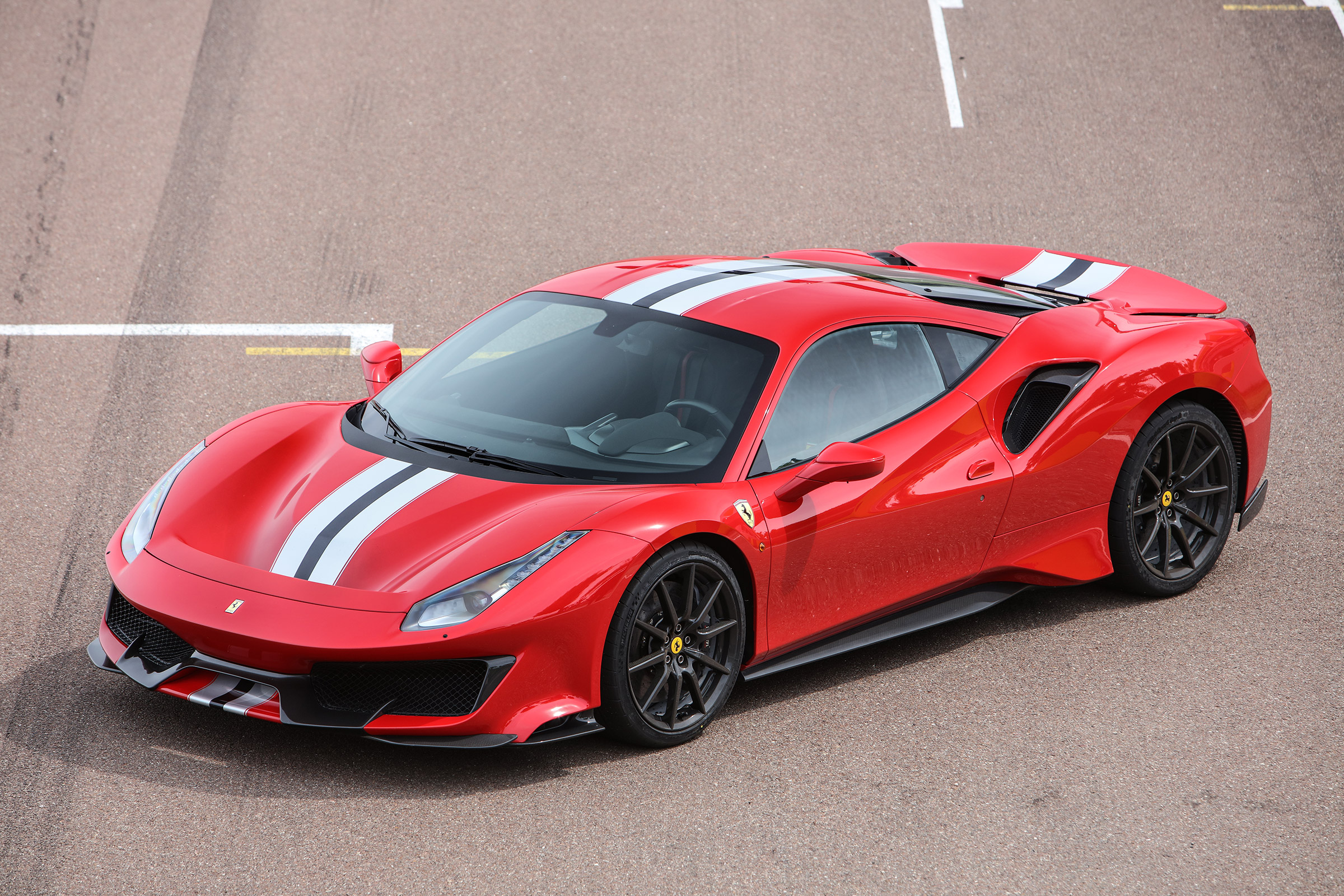 Ferrari 488 Pista - front static
