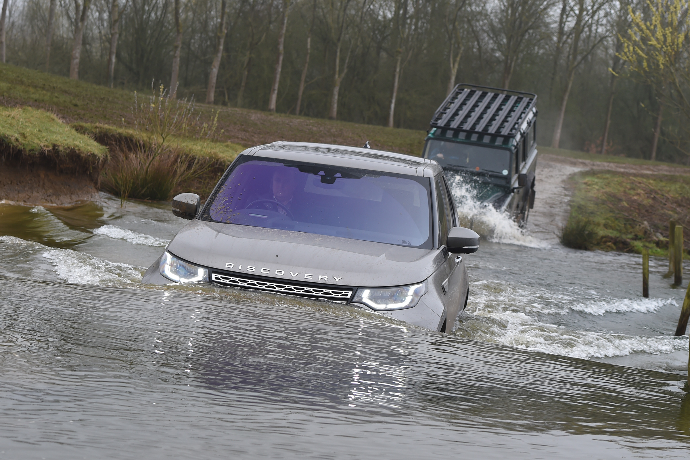 Land Rover Discovery HSE Luxury - submerged