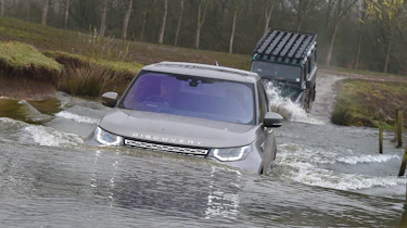 Land Rover Discovery HSE Luxury - submerged