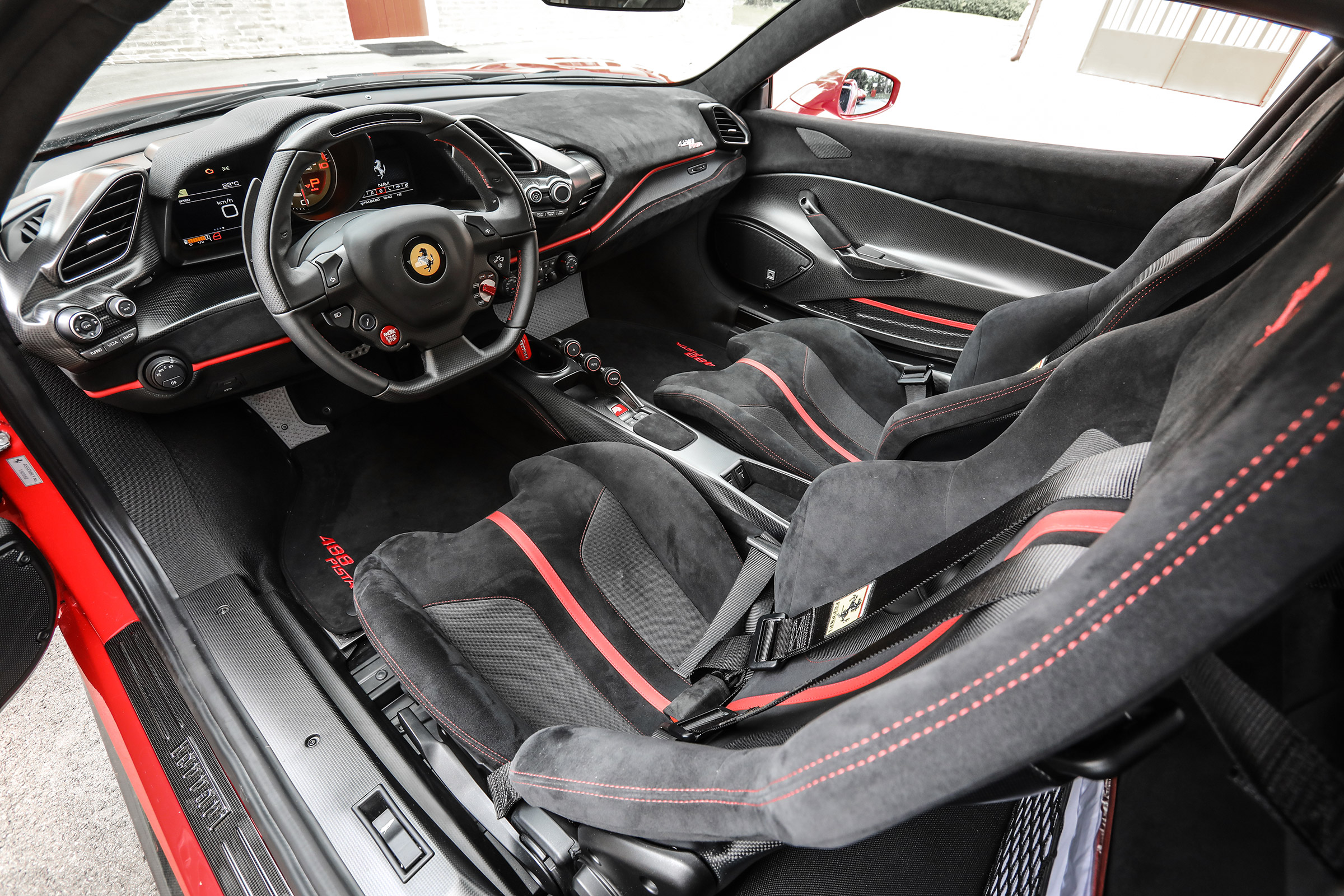 Ferrari 488 Pista - cabin