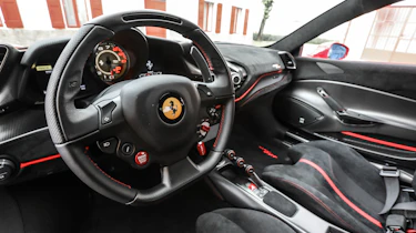 Ferrari 488 Pista - interior