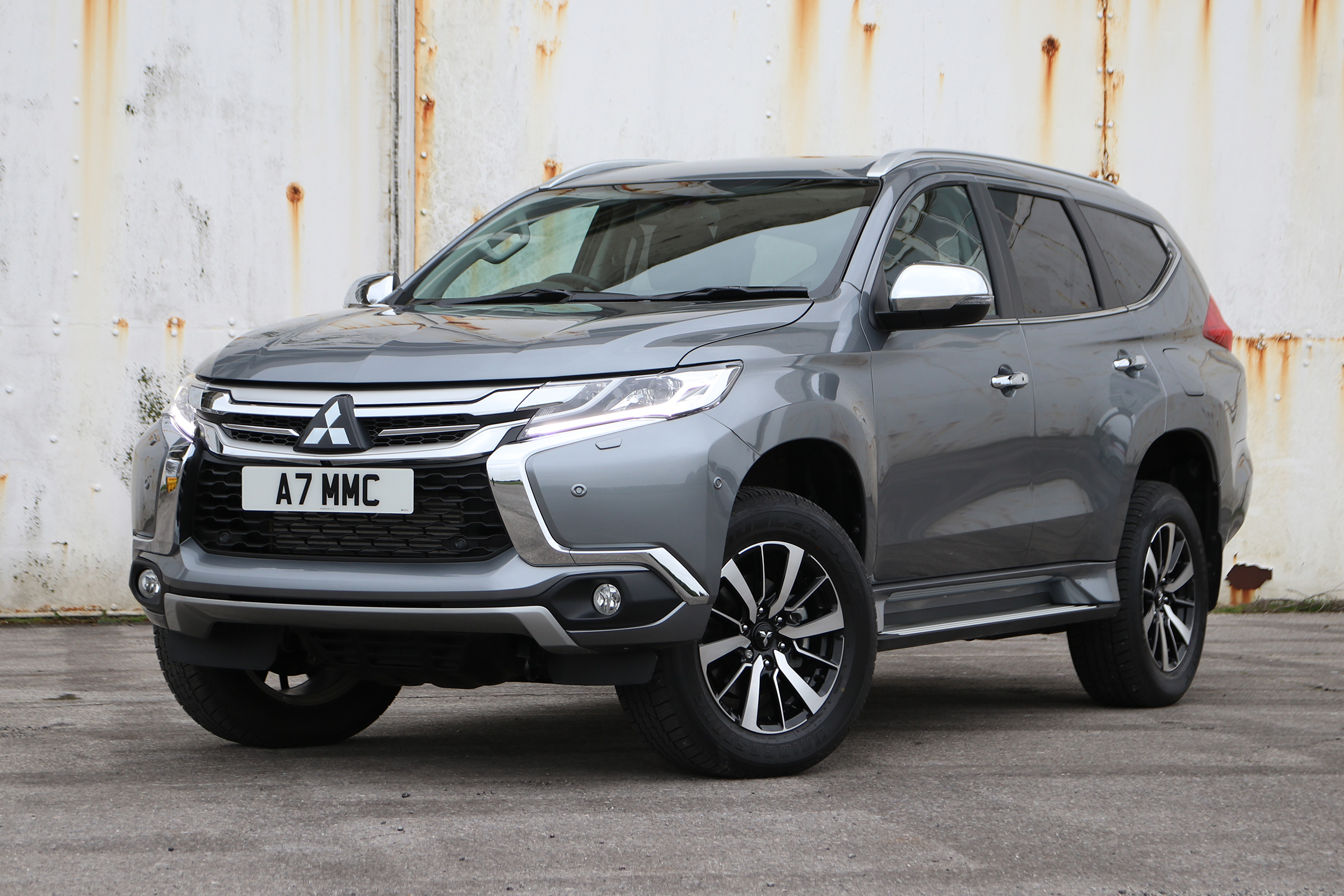 Mitsubishi Shogun Sport static front