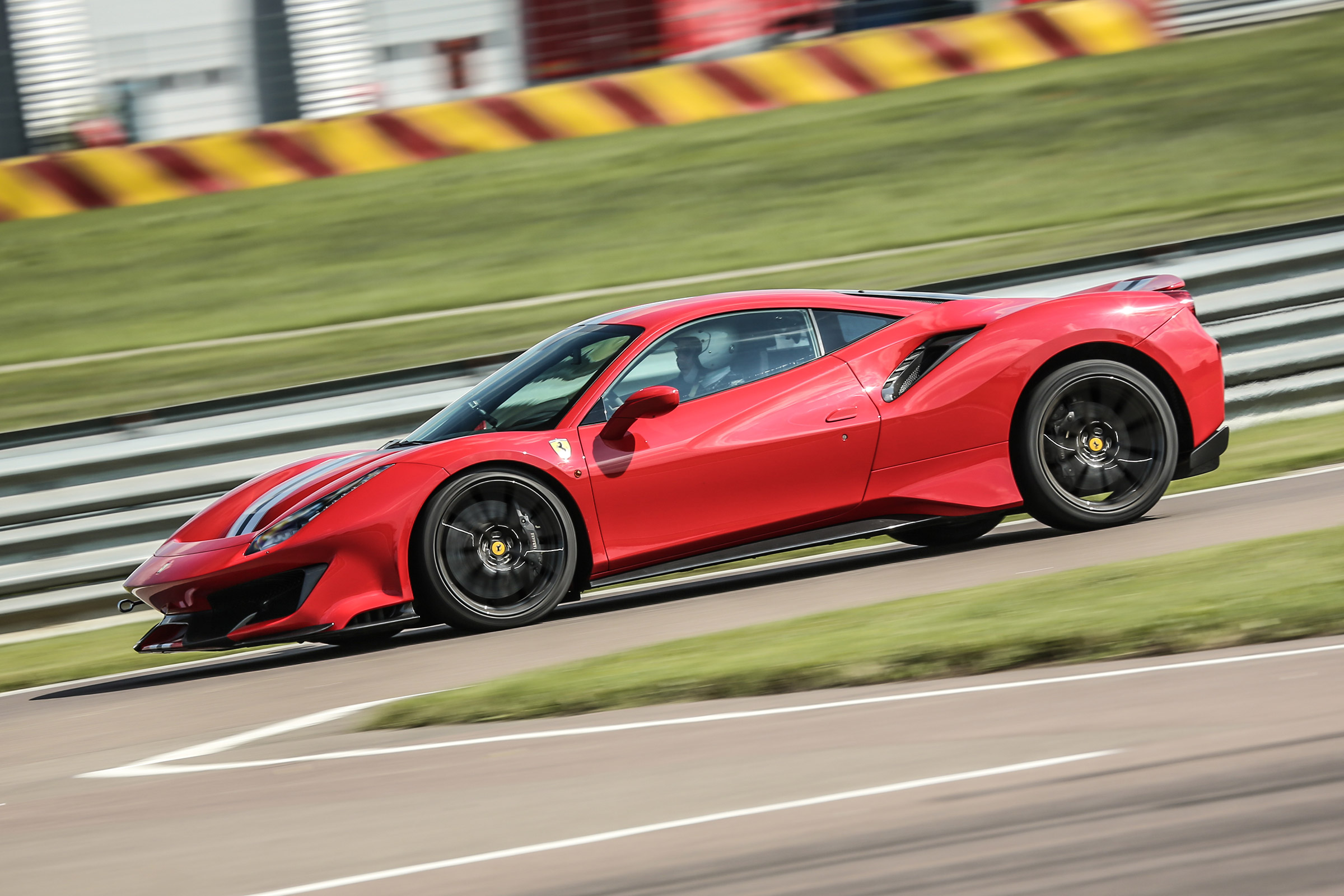 Ferrari 488 Pista - side