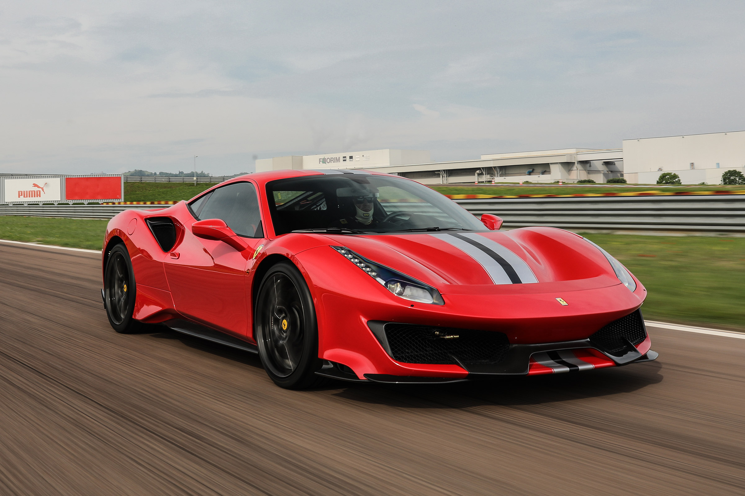 Ferrari 488 Pista - front tracking