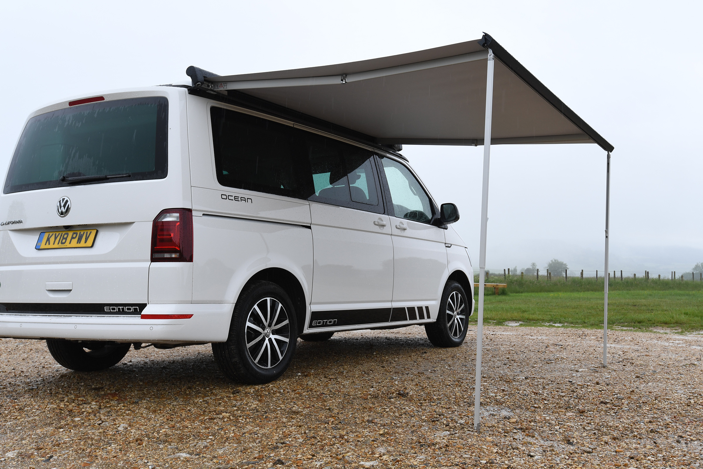 Volkswagen California Edition - awning
