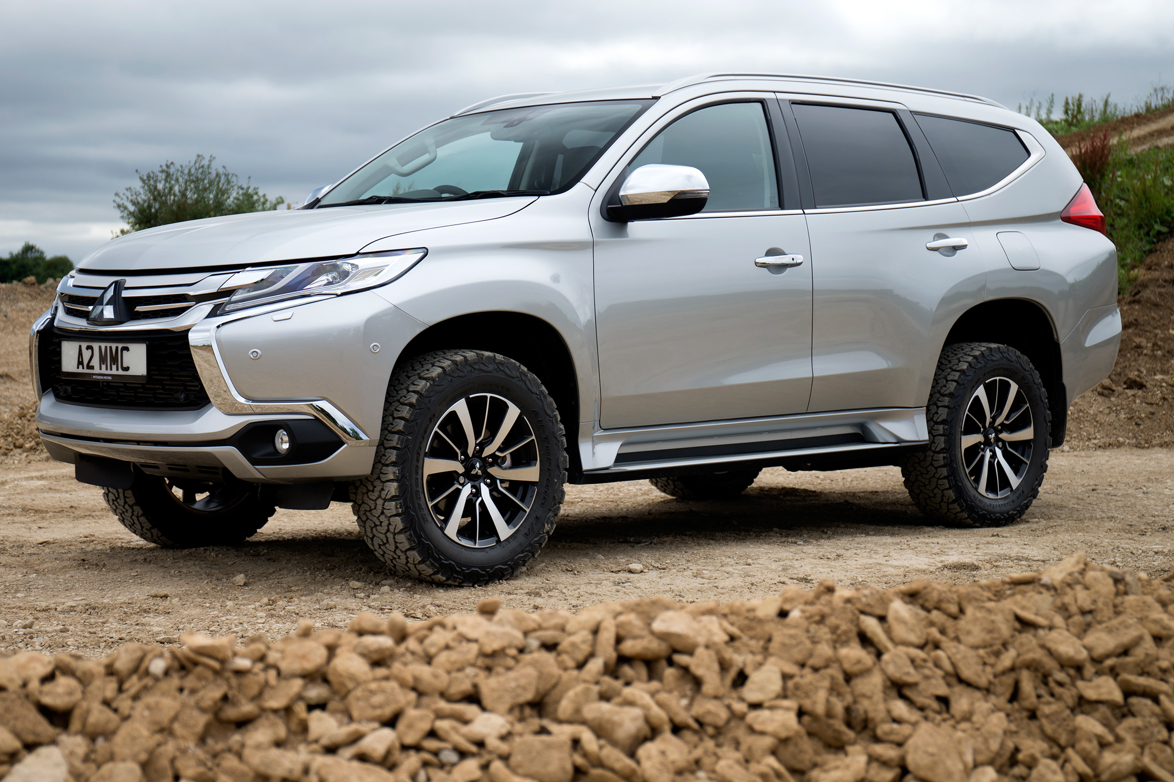Mitsubishi Shogun Sport front quarter