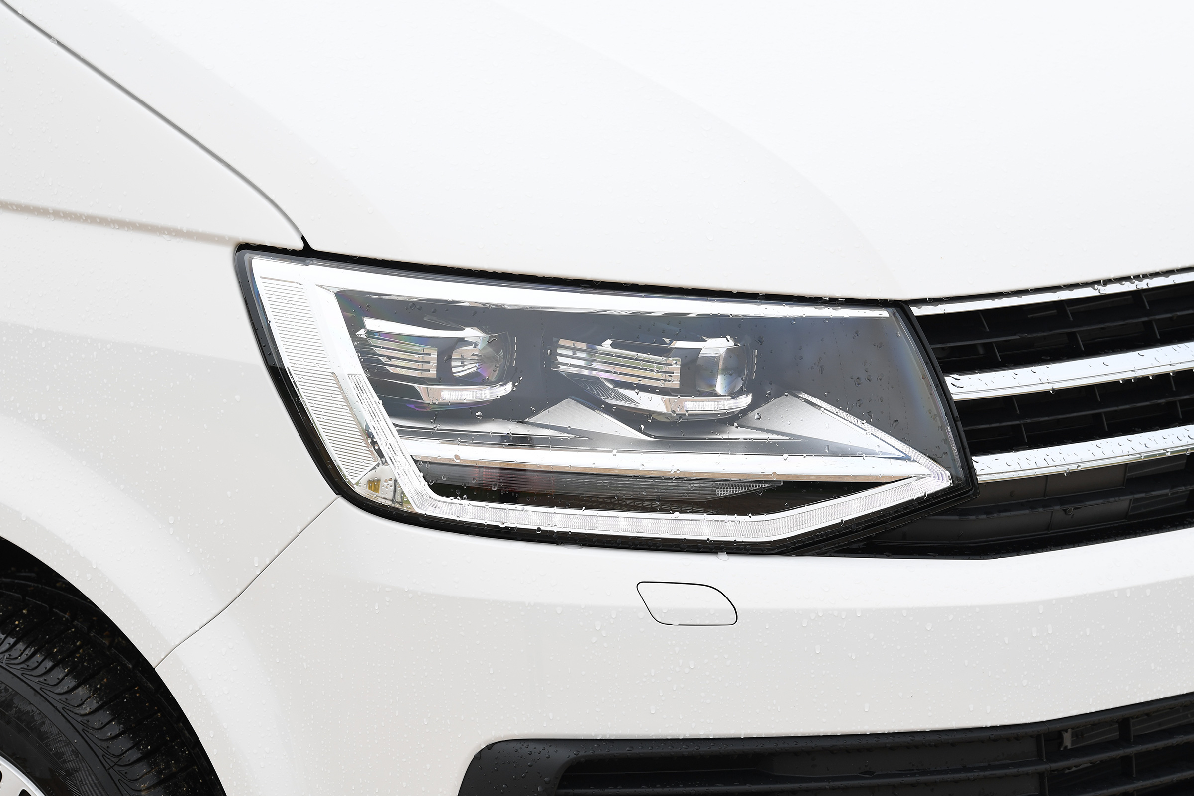 Volkswagen California Edition - headlight