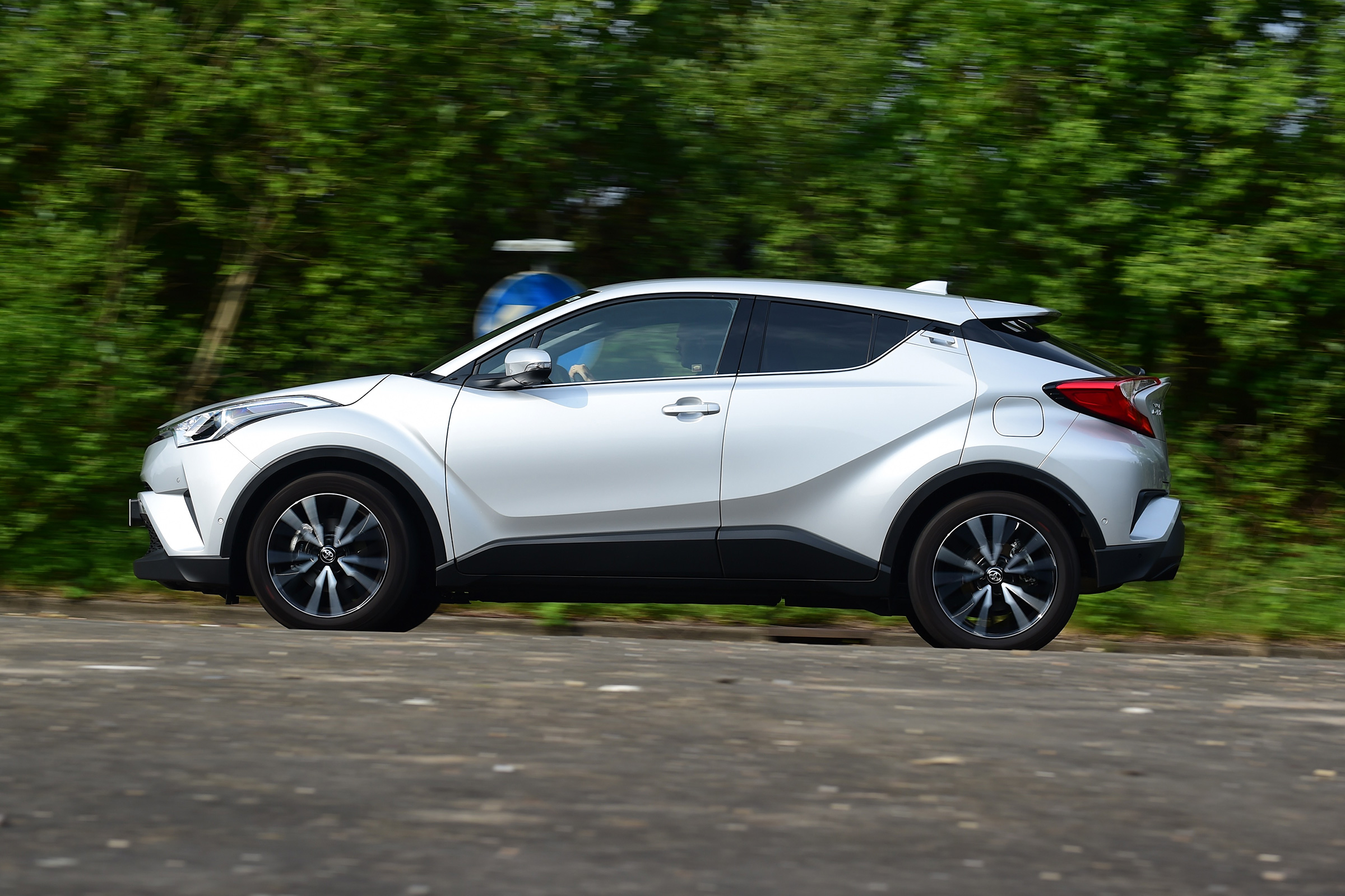 Toyota C-HR - profile