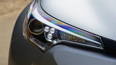 Toyota C-HR - headlight