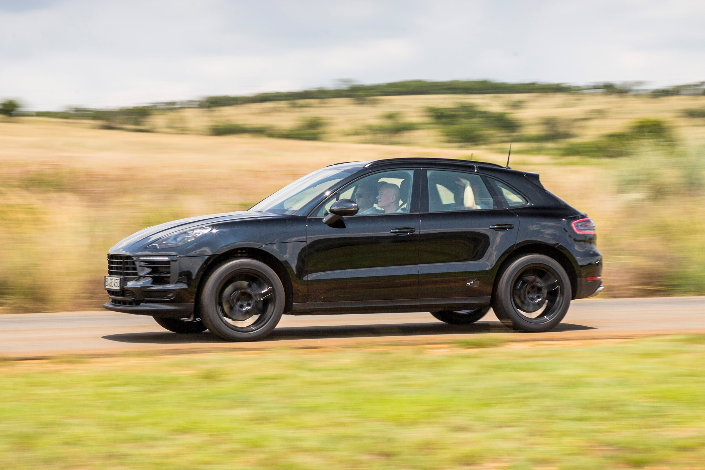 Porsche Macan 2018 prototype side 