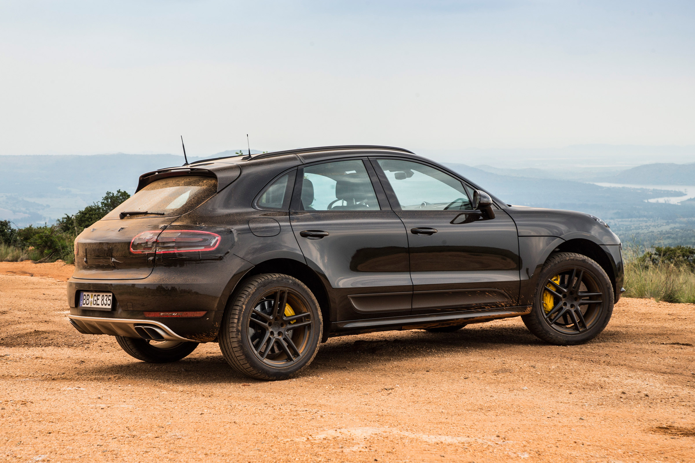 Porsche Macan 2018 prototype static dirt