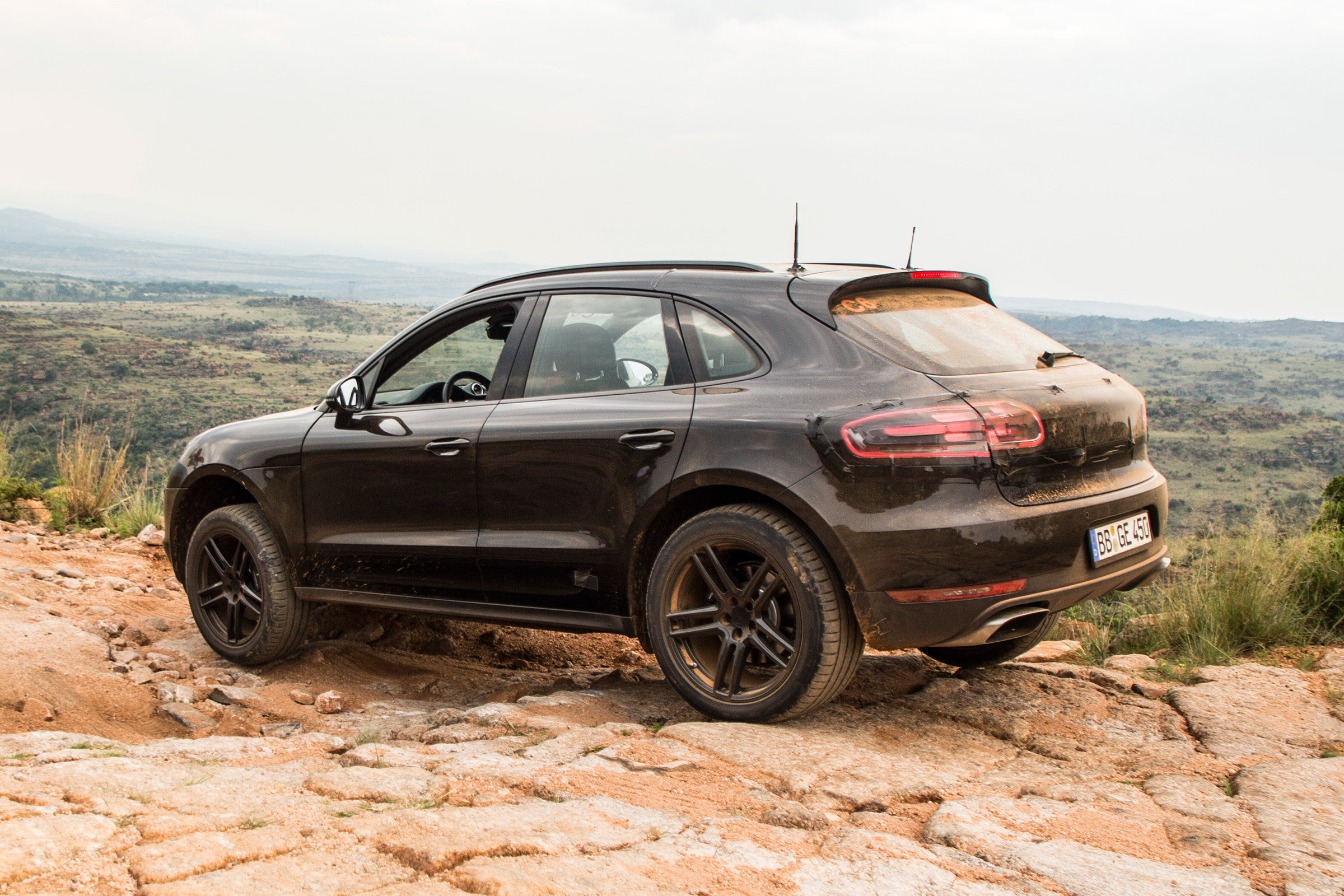Porsche Macan 2018 prototype rocks