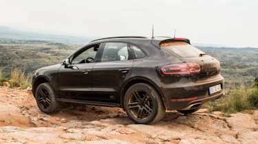 Porsche Macan 2018 prototype rocks