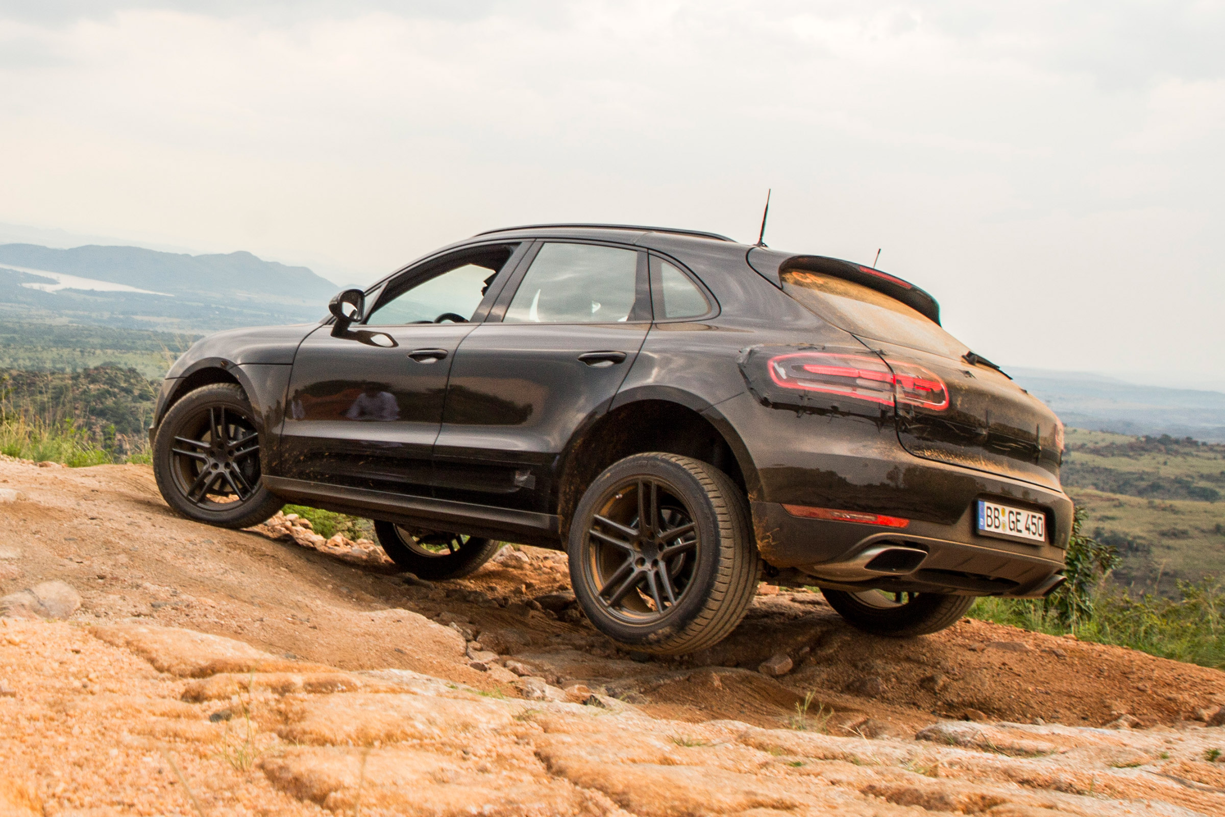 Porsche Macan 2018 prototype mudding