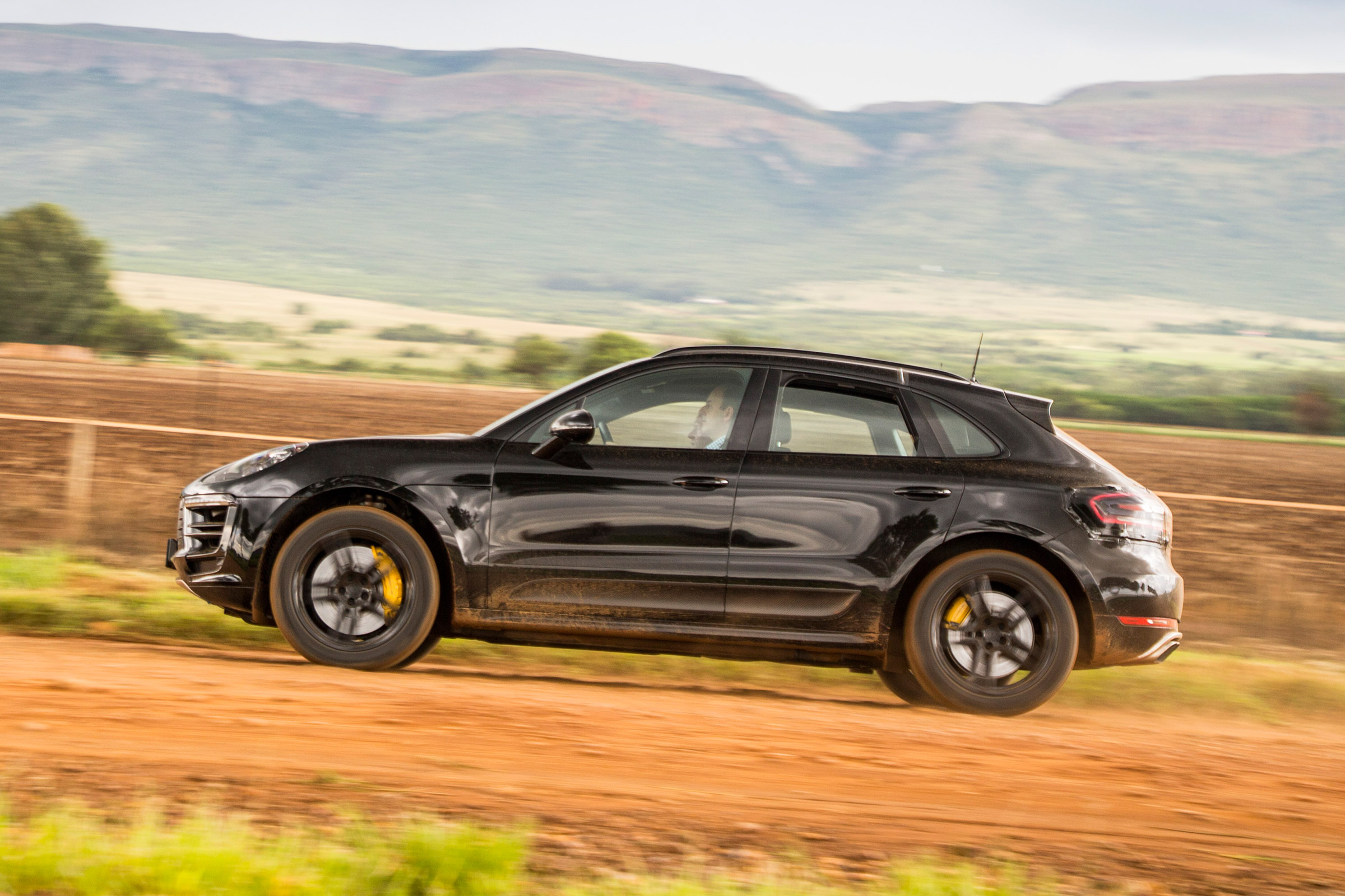 Porsche Macan 2018 prototype off road