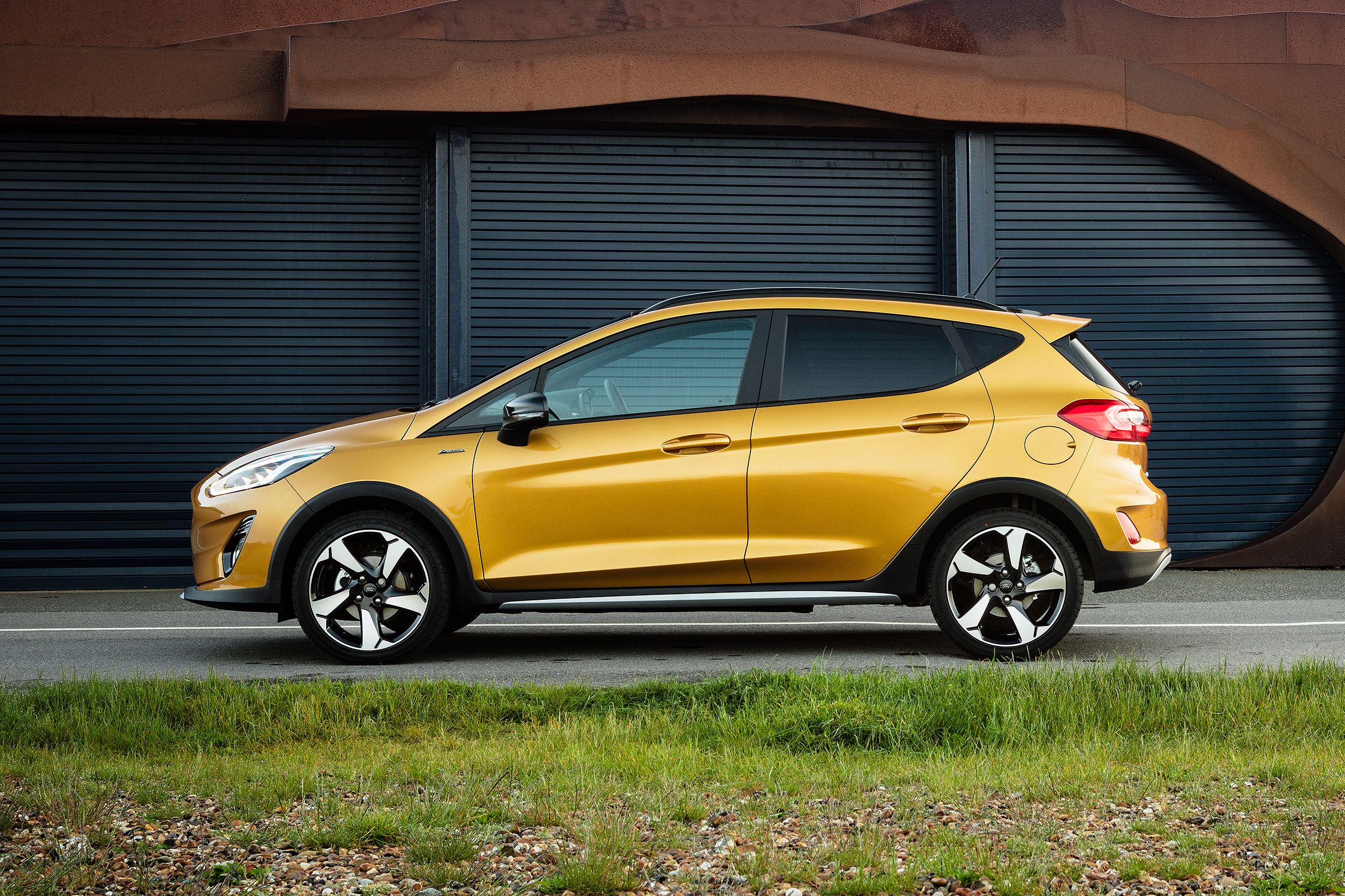 Ford Fiesta Active - side static