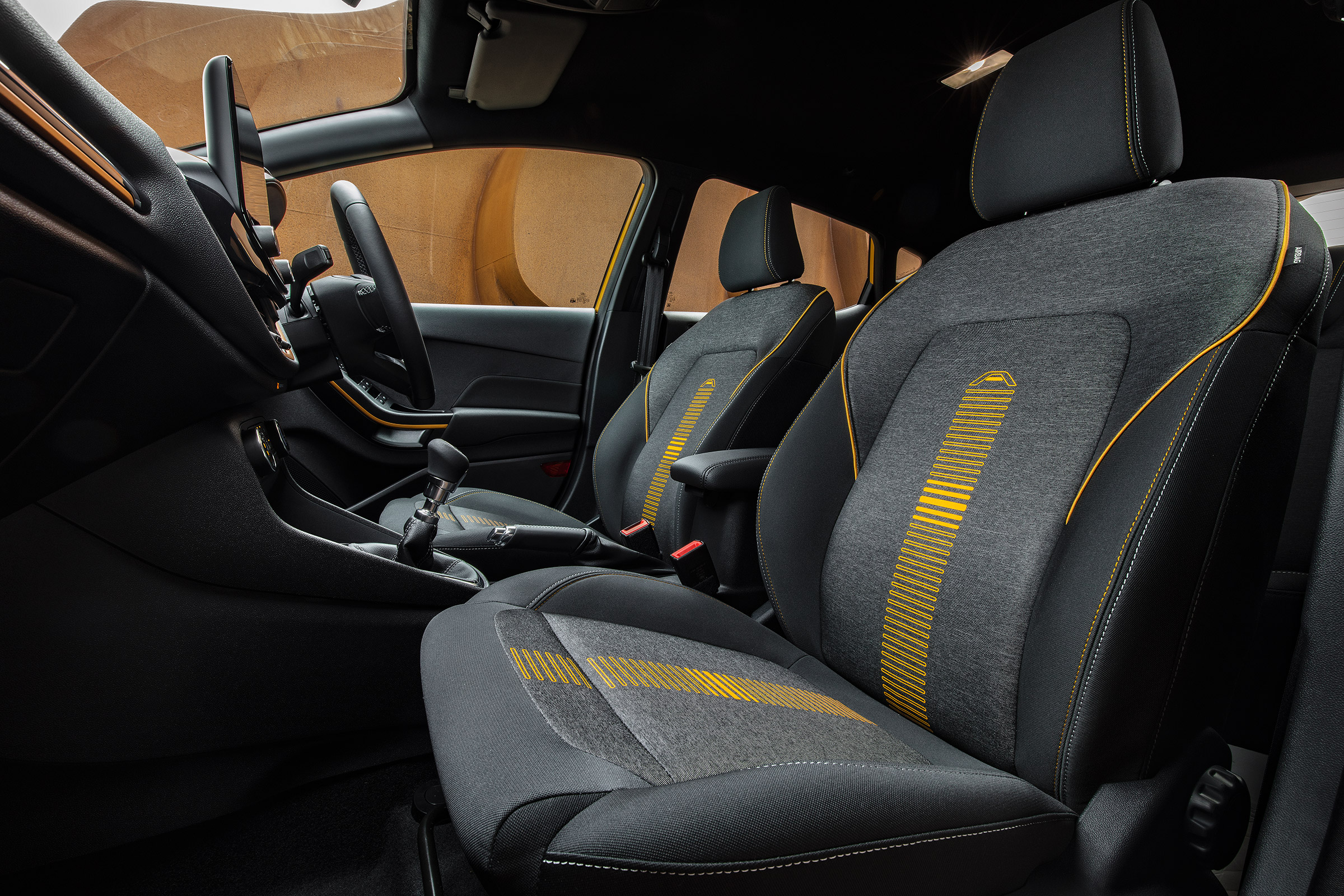 Ford Fiesta Active - front seats