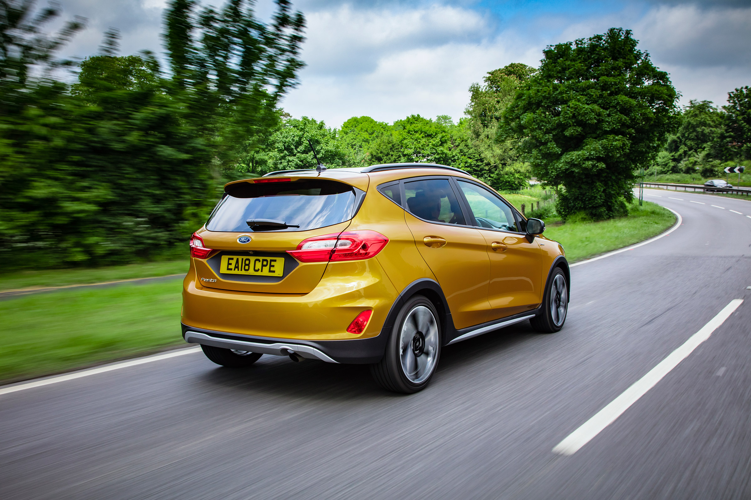 Ford Fiesta Active - rear action