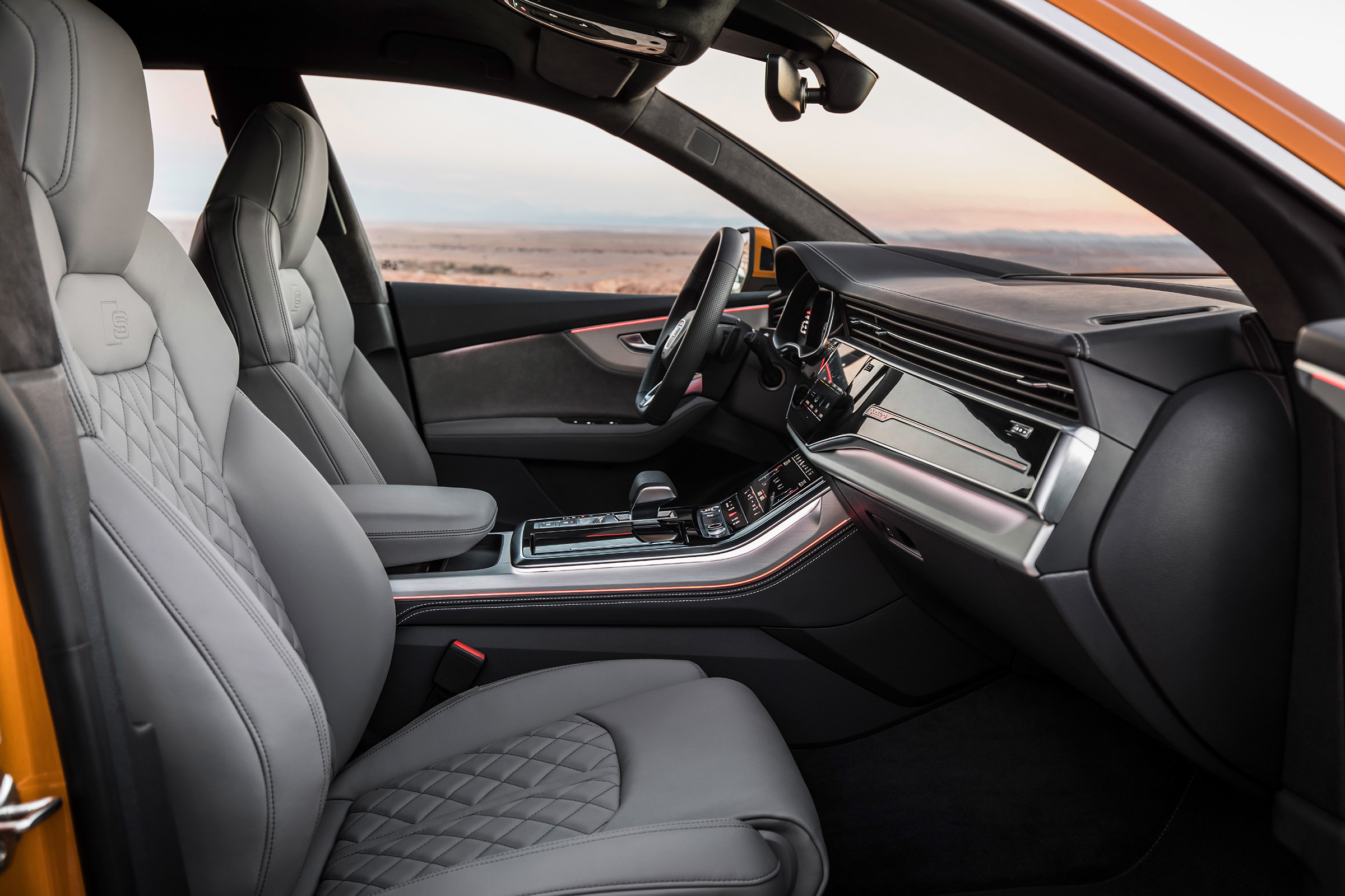 Audi Q8 - front seats