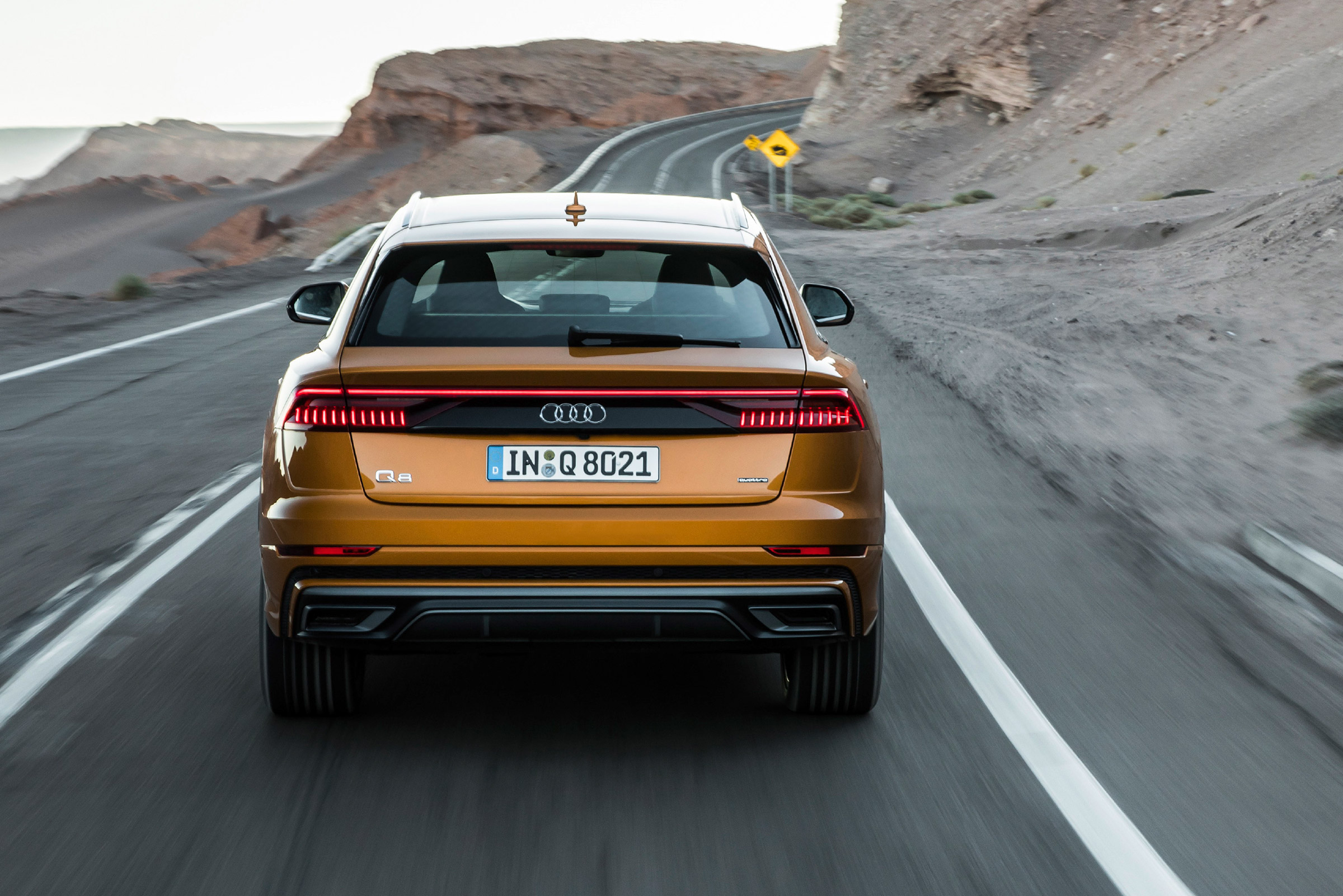Audi Q8 - rear tracking