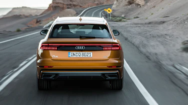 Audi Q8 - rear tracking