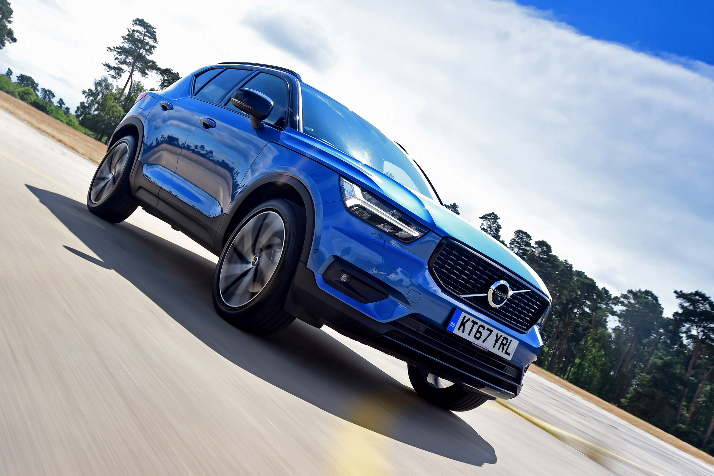 Volvo XC40 - front tracking
