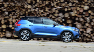 Volvo XC40 - side action