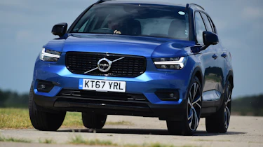Volvo XC40 - front cornering