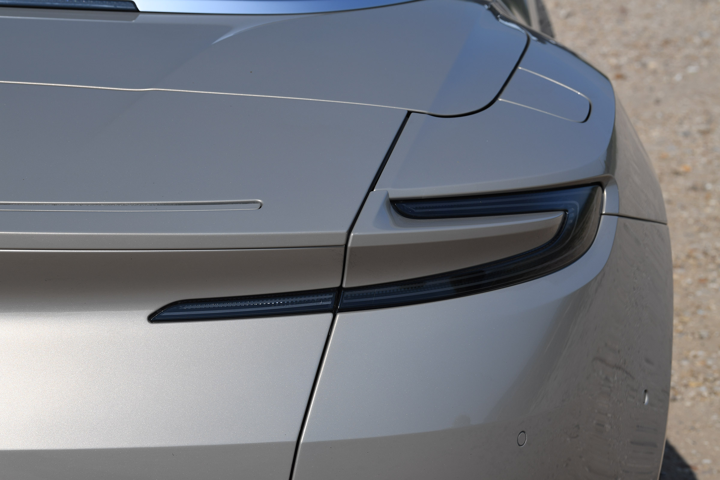 Aston Martin DB11 Volante - rear light
