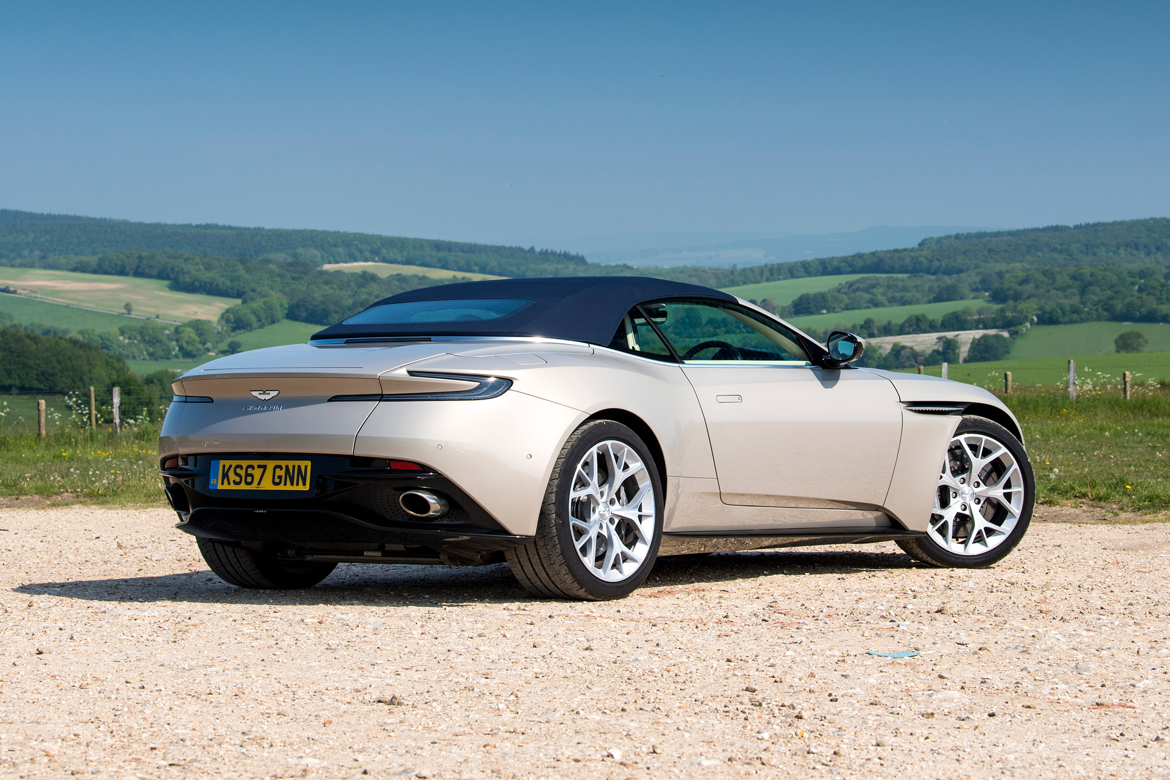 Aston Martin DB11 Volante - rear roof closed