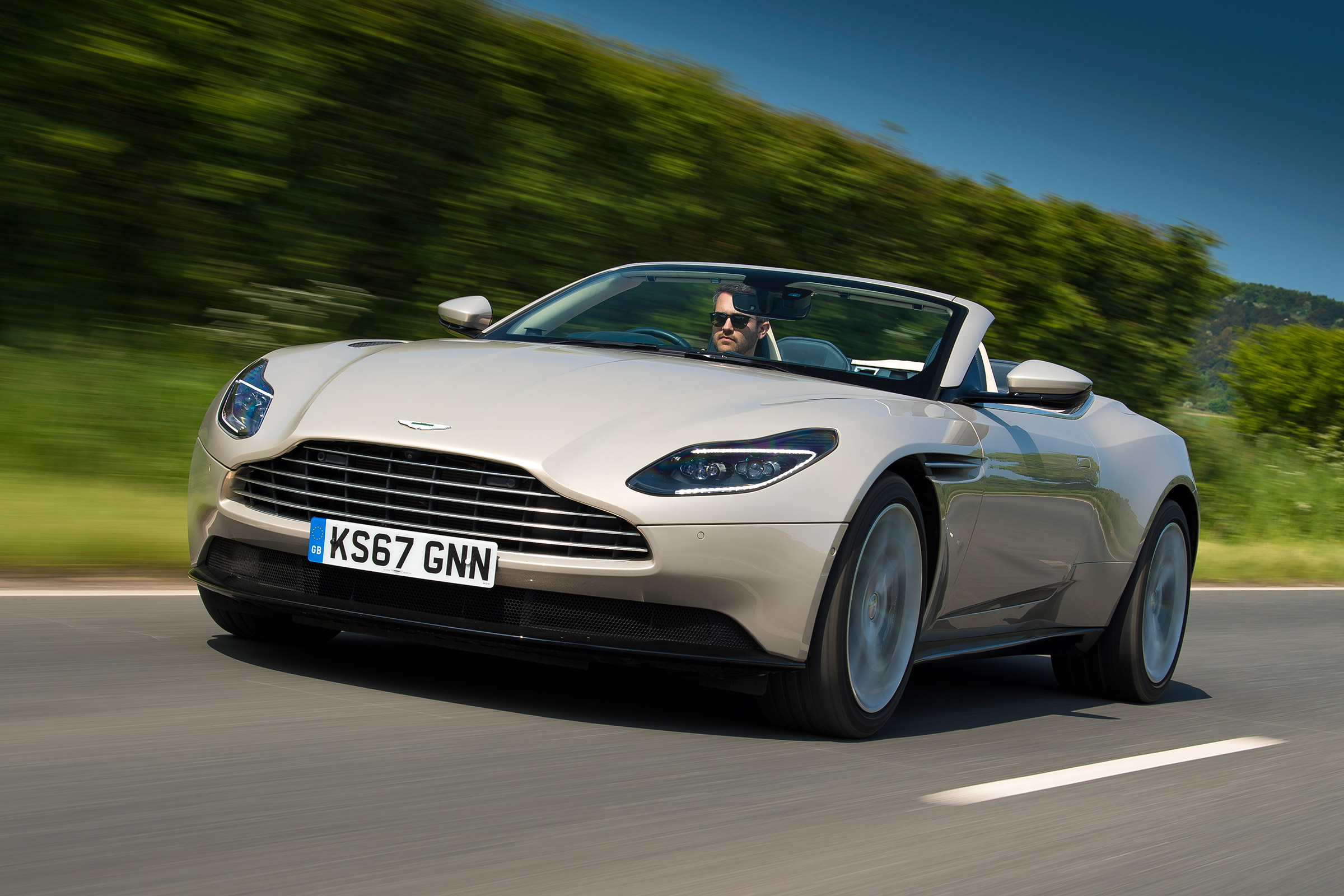 Aston Martin DB11 Volante - front tracking