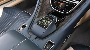 Aston Martin DB11 Volante - centre console
