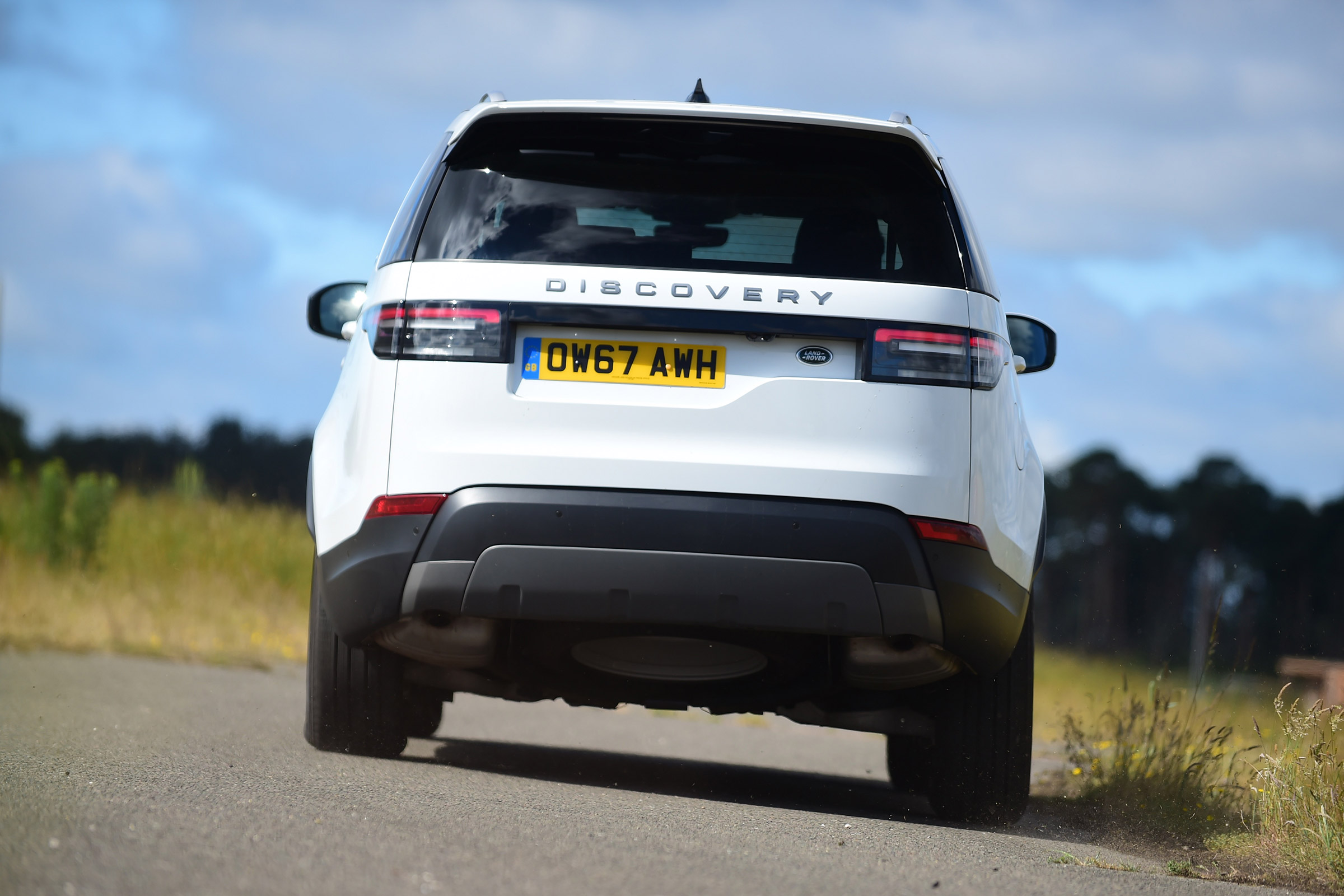 Land Rover Discovery - rear action