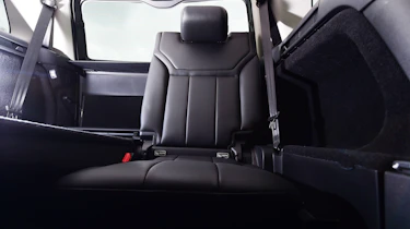 Land Rover Discovery - rear seat