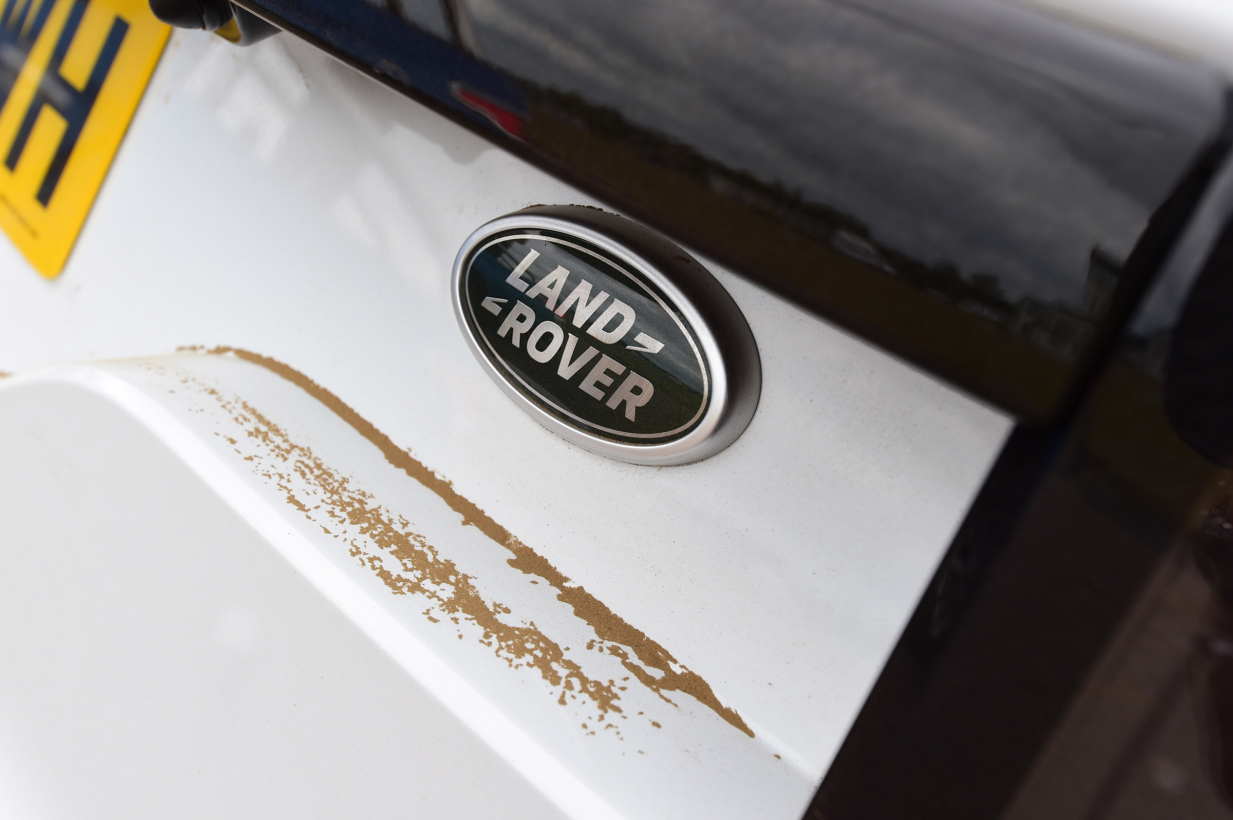 Land Rover Discovery - sand