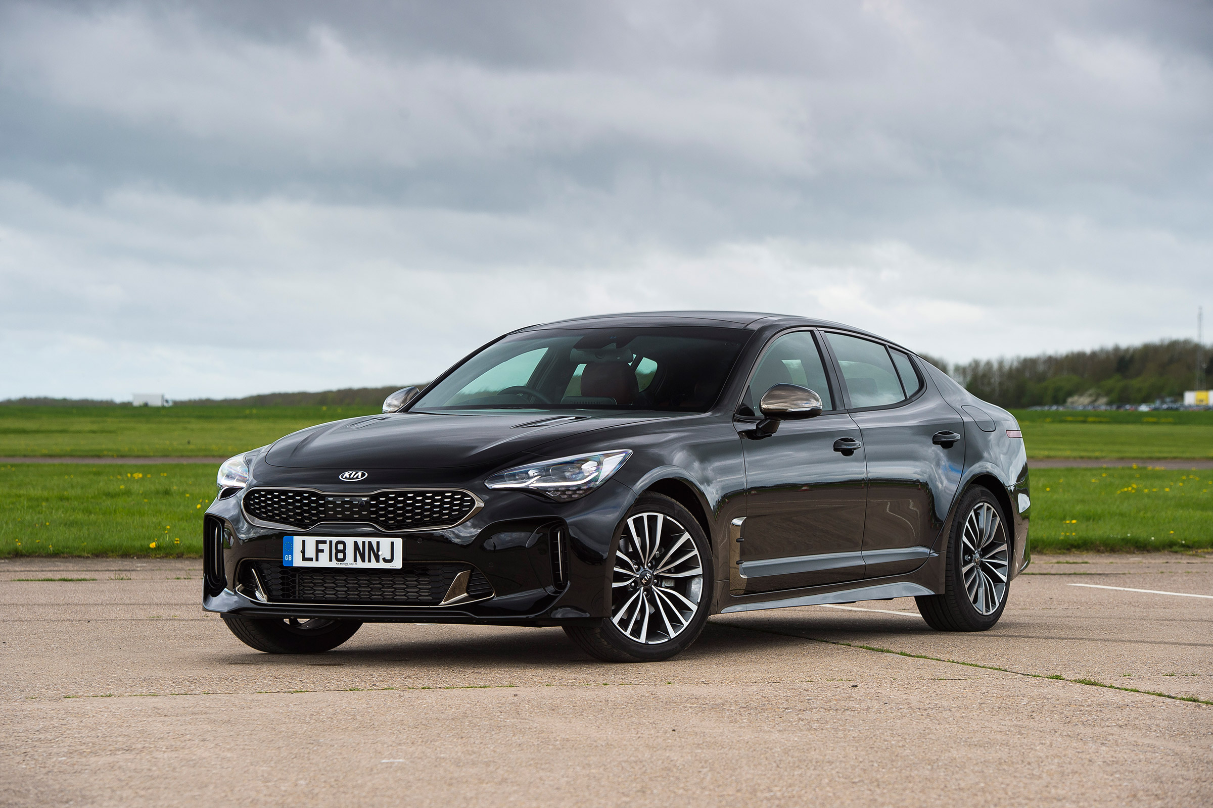 Kia Stinger - front static