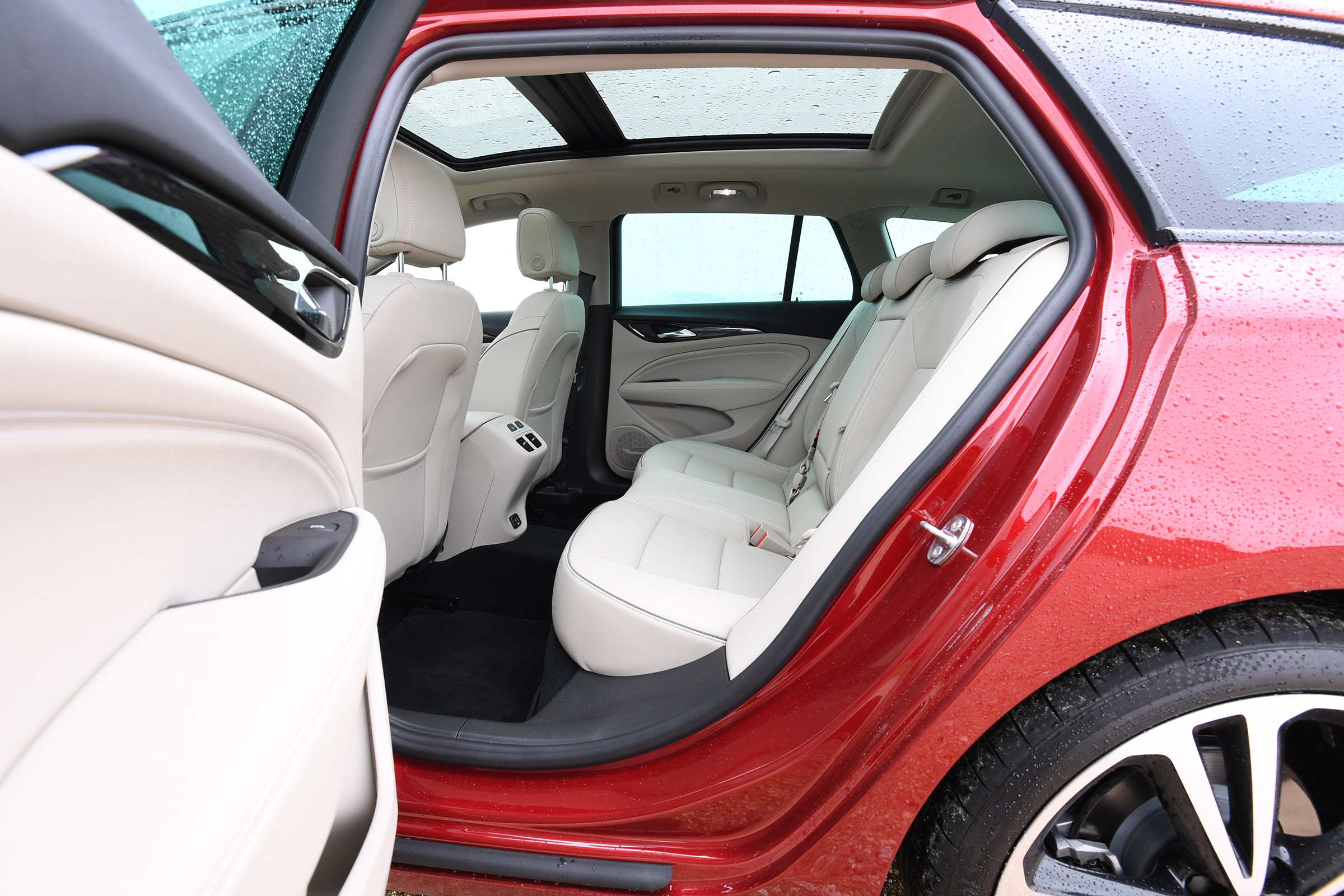 Vauxhall Insignia Sports Tourer Elite Nav - rear seats
