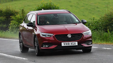 Vauxhall Insignia Sports Tourer Elite Nav - front action