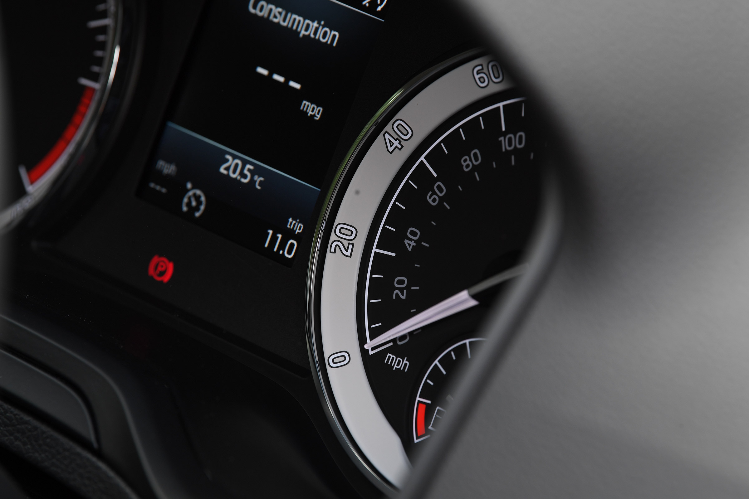 Skoda Karoq - dials