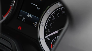 Skoda Karoq - dials