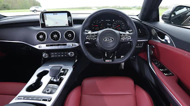 Kia Stinger - dash