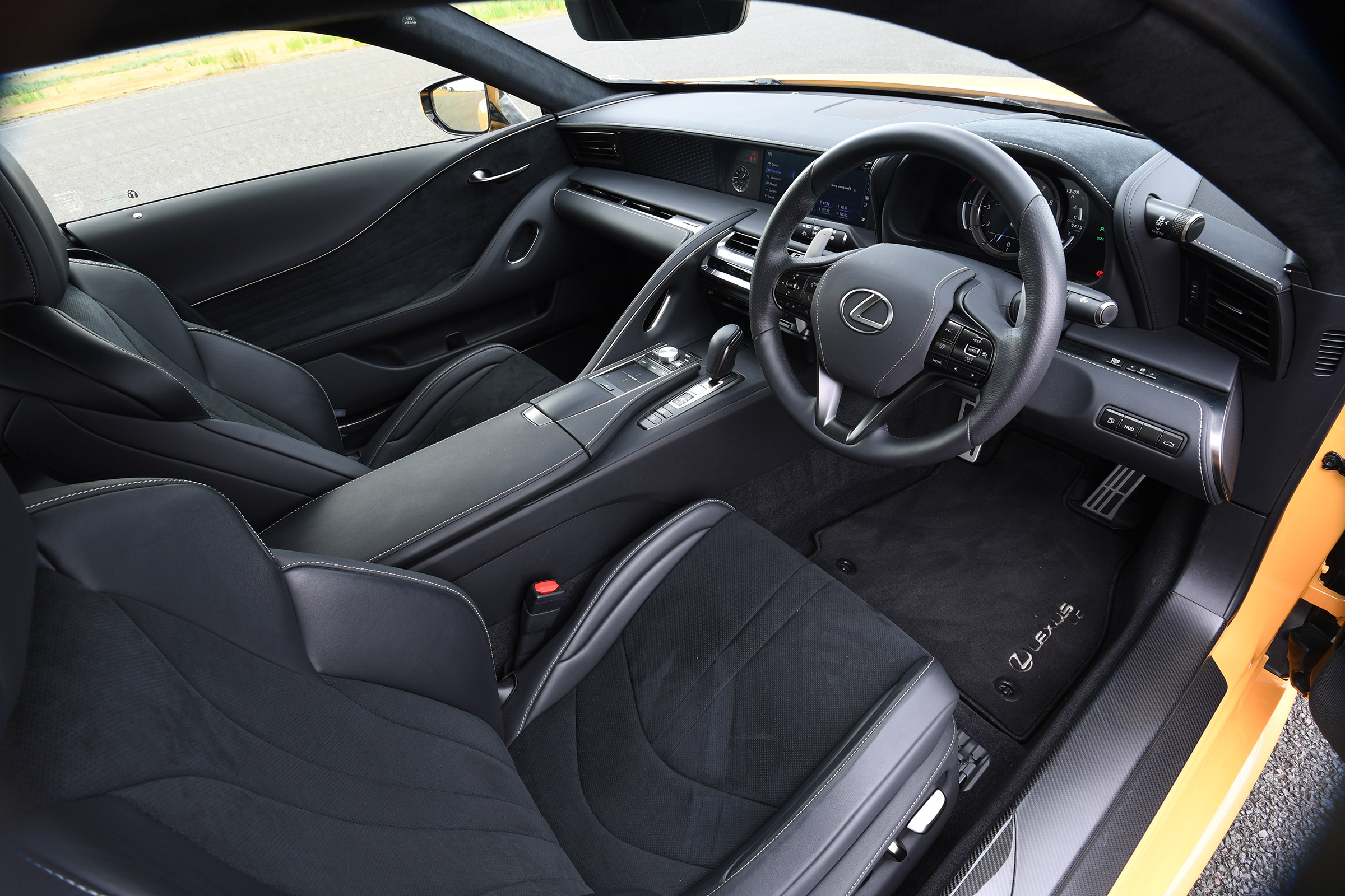 Lexus LC - dash